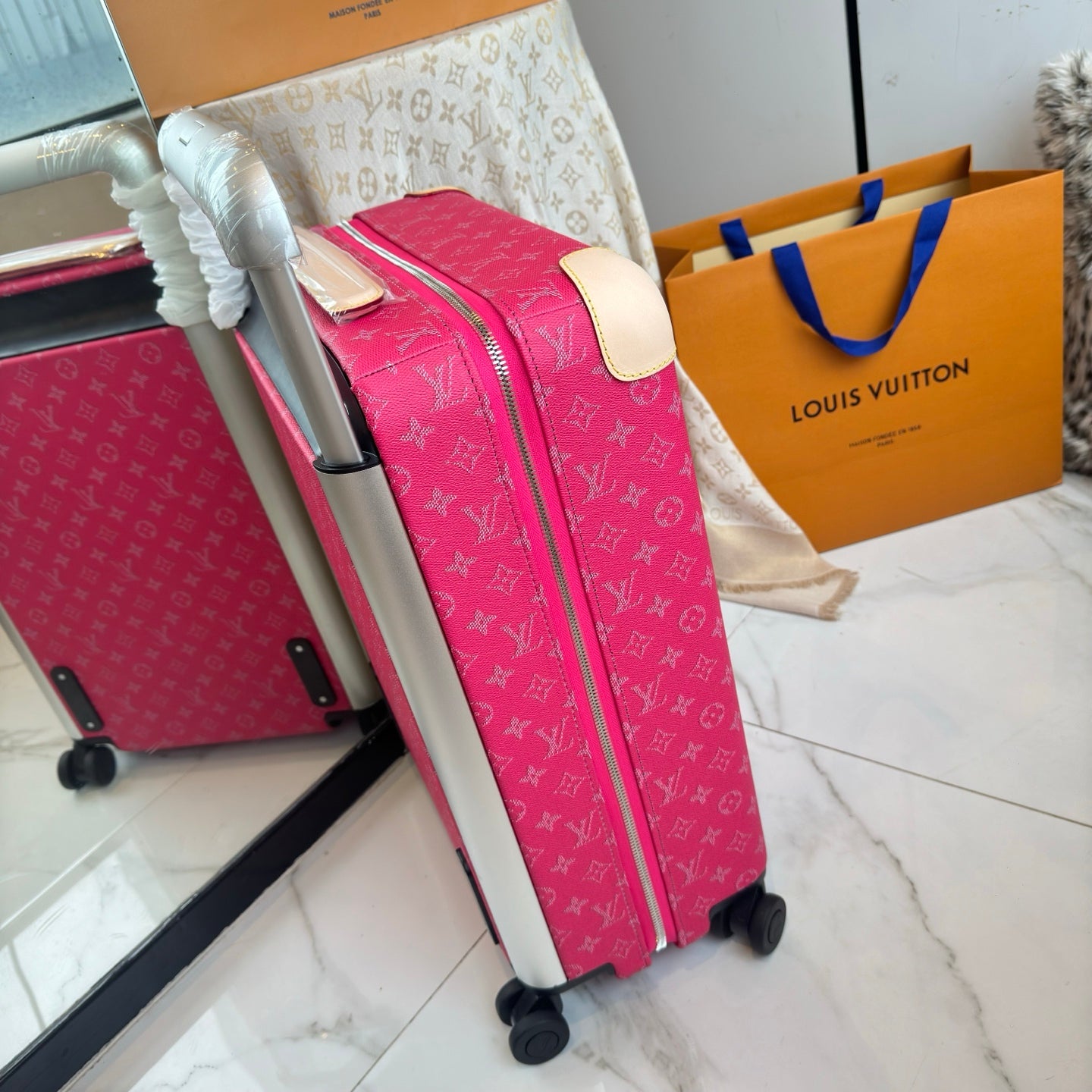 CUSTOM PINK HERITAGE CABIN 37L HORIZON 55 SUITCASE