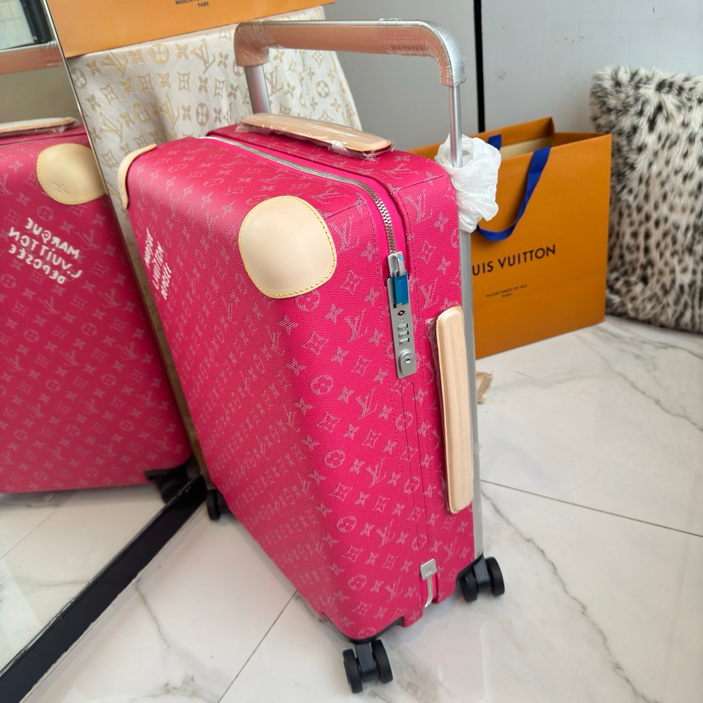 CUSTOM PINK HERITAGE CABIN 37L HORIZON 55 SUITCASE