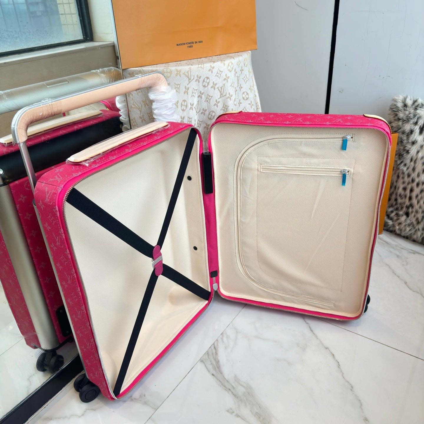 CUSTOM PINK HERITAGE CABIN 37L HORIZON 55 SUITCASE