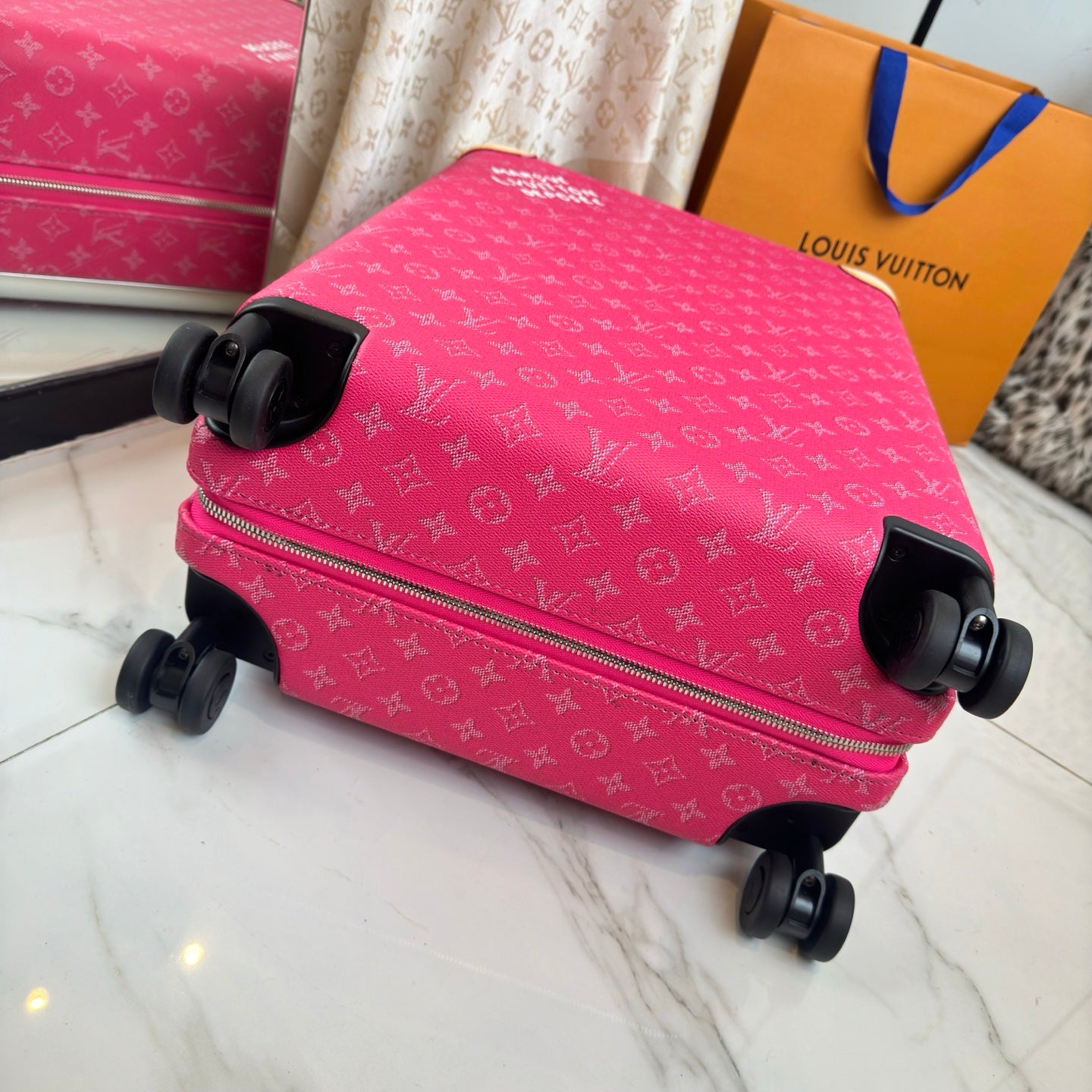 CUSTOM PINK HERITAGE CABIN 37L HORIZON 55 SUITCASE