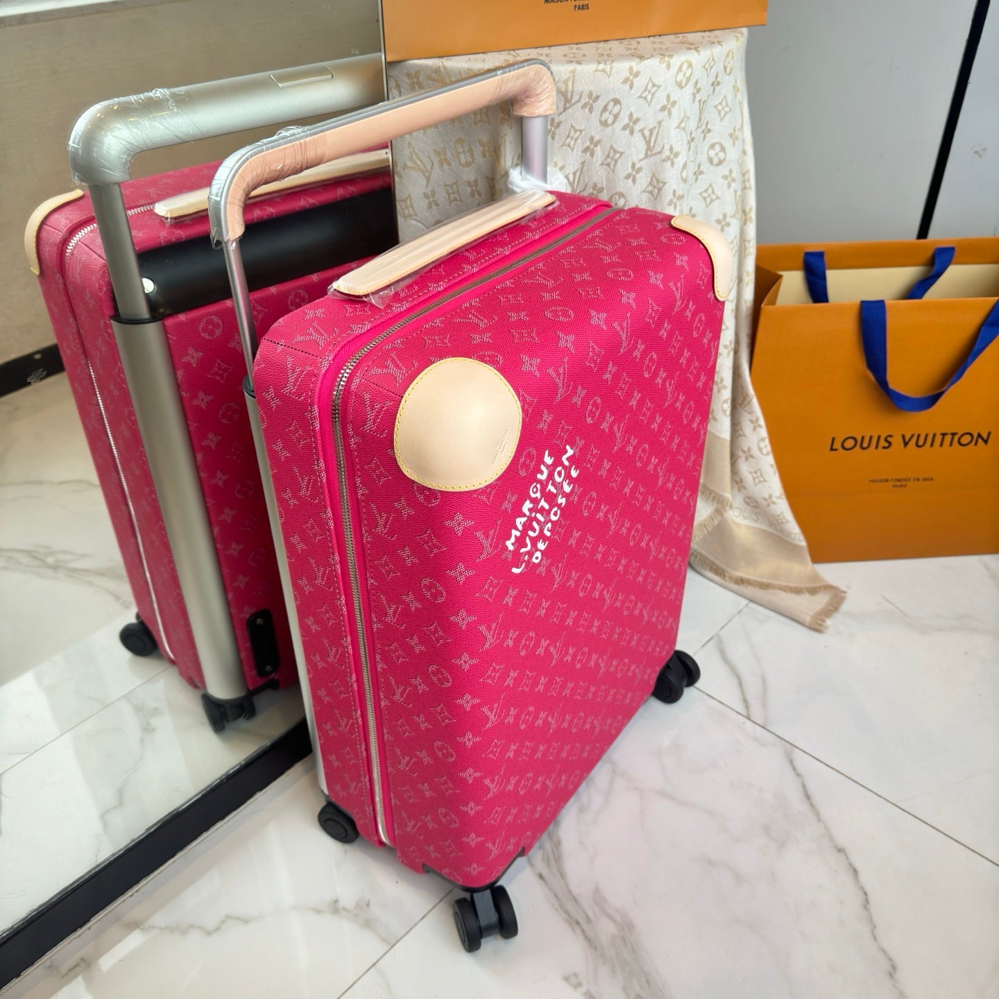 CUSTOM PINK HERITAGE CABIN 37L HORIZON 55 SUITCASE