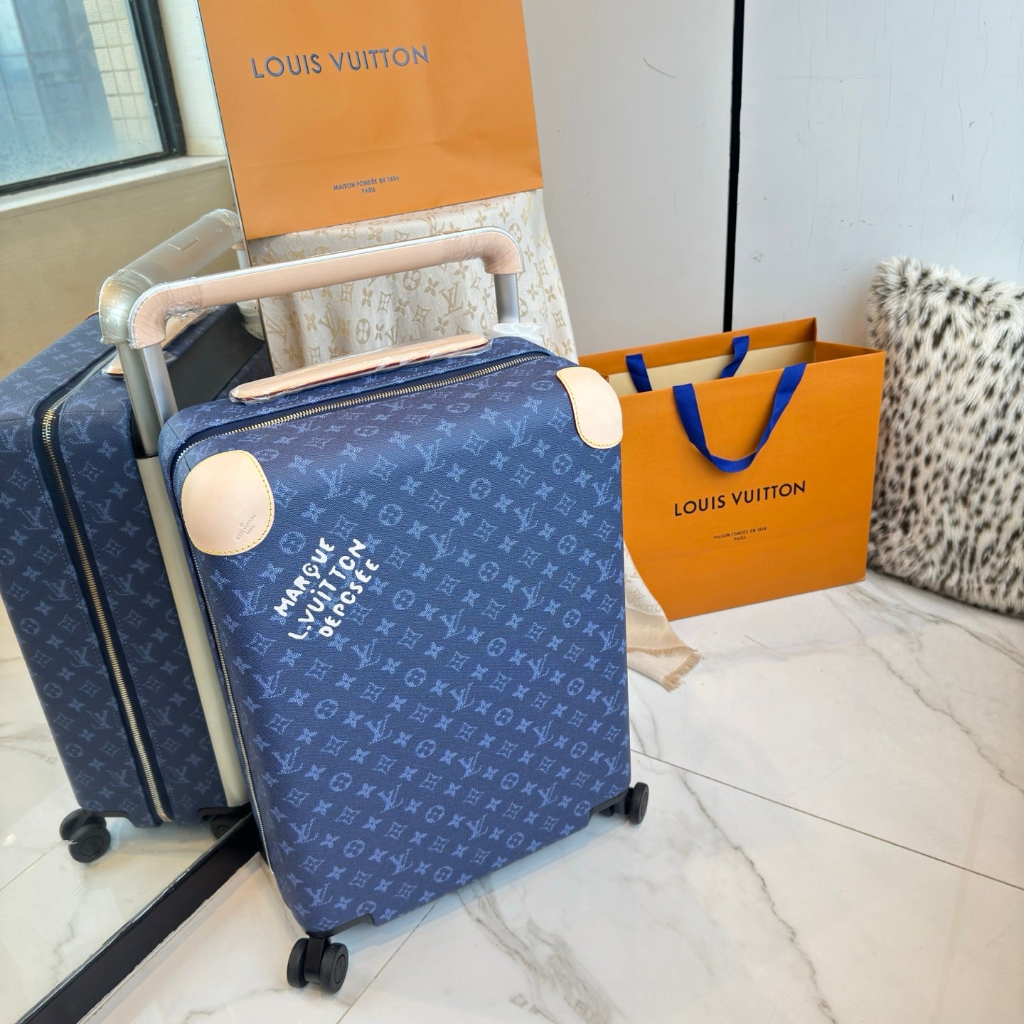 CUSTOM BLUE HERITAGE CABIN 37L HORIZON 55 SUITCASE