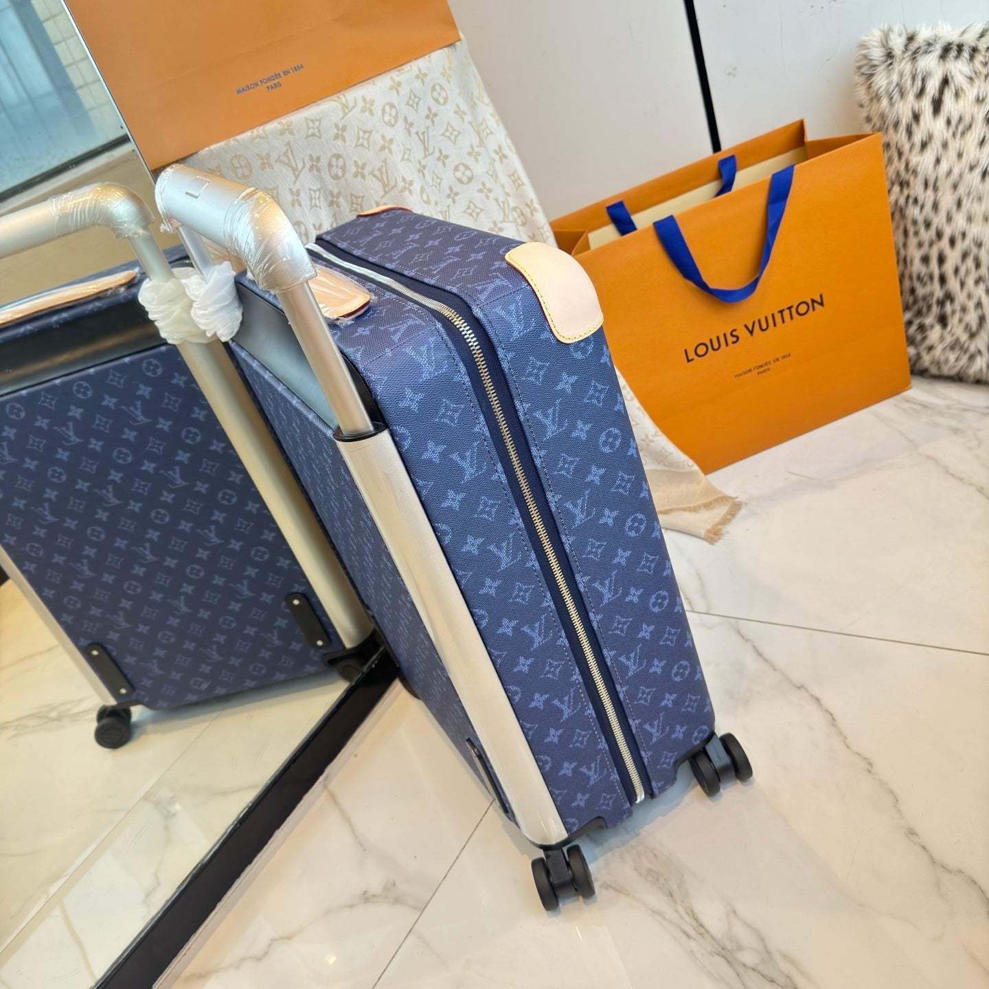 CUSTOM BLUE HERITAGE CABIN 37L HORIZON 55 SUITCASE