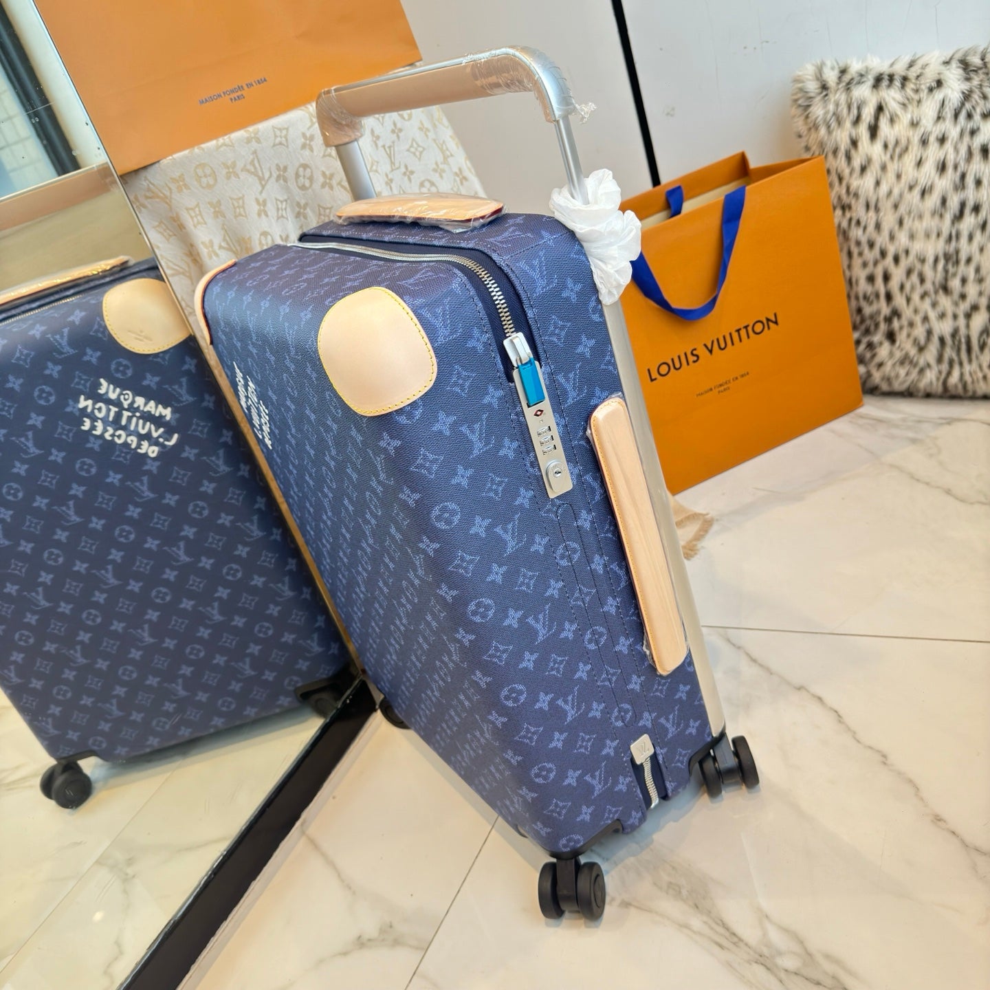 CUSTOM BLUE HERITAGE CABIN 37L HORIZON 55 SUITCASE