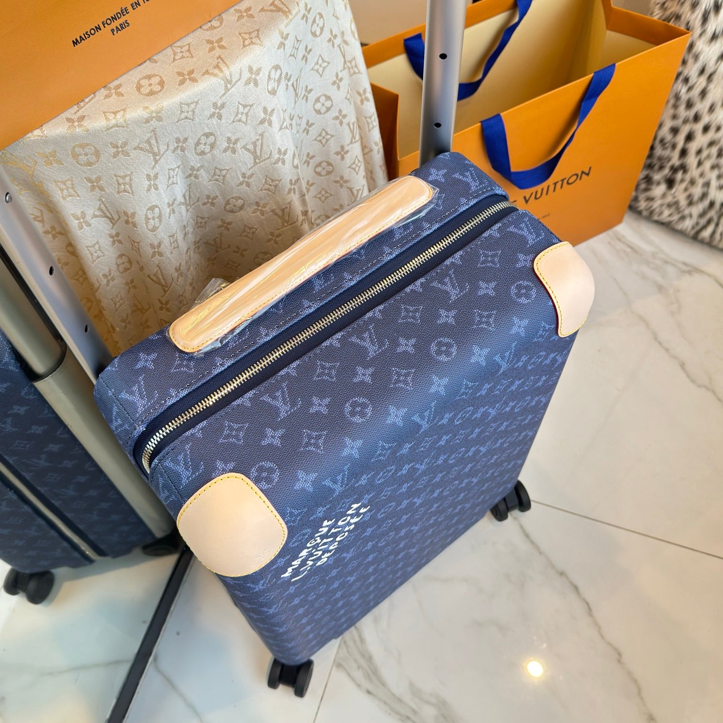 CUSTOM BLUE HERITAGE CABIN 37L HORIZON 55 SUITCASE