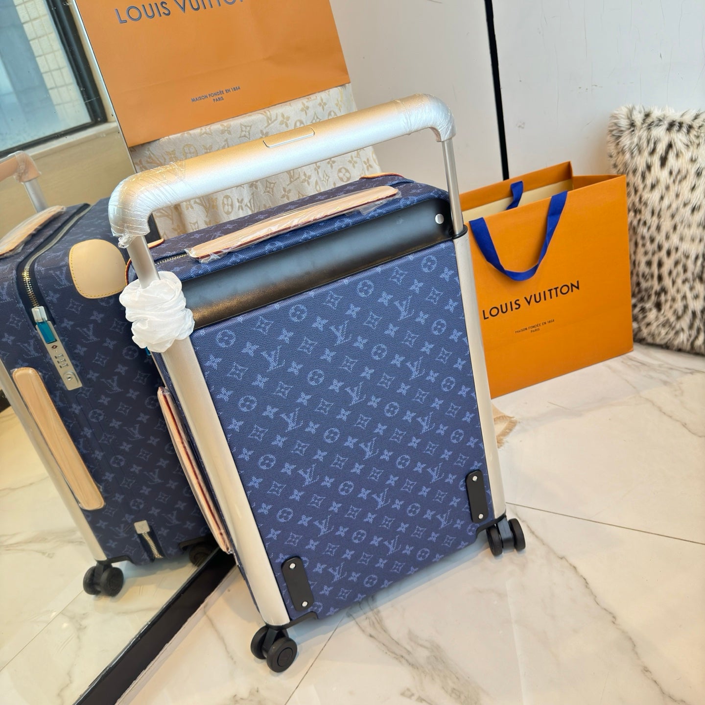CUSTOM BLUE HERITAGE CABIN 37L HORIZON 55 SUITCASE
