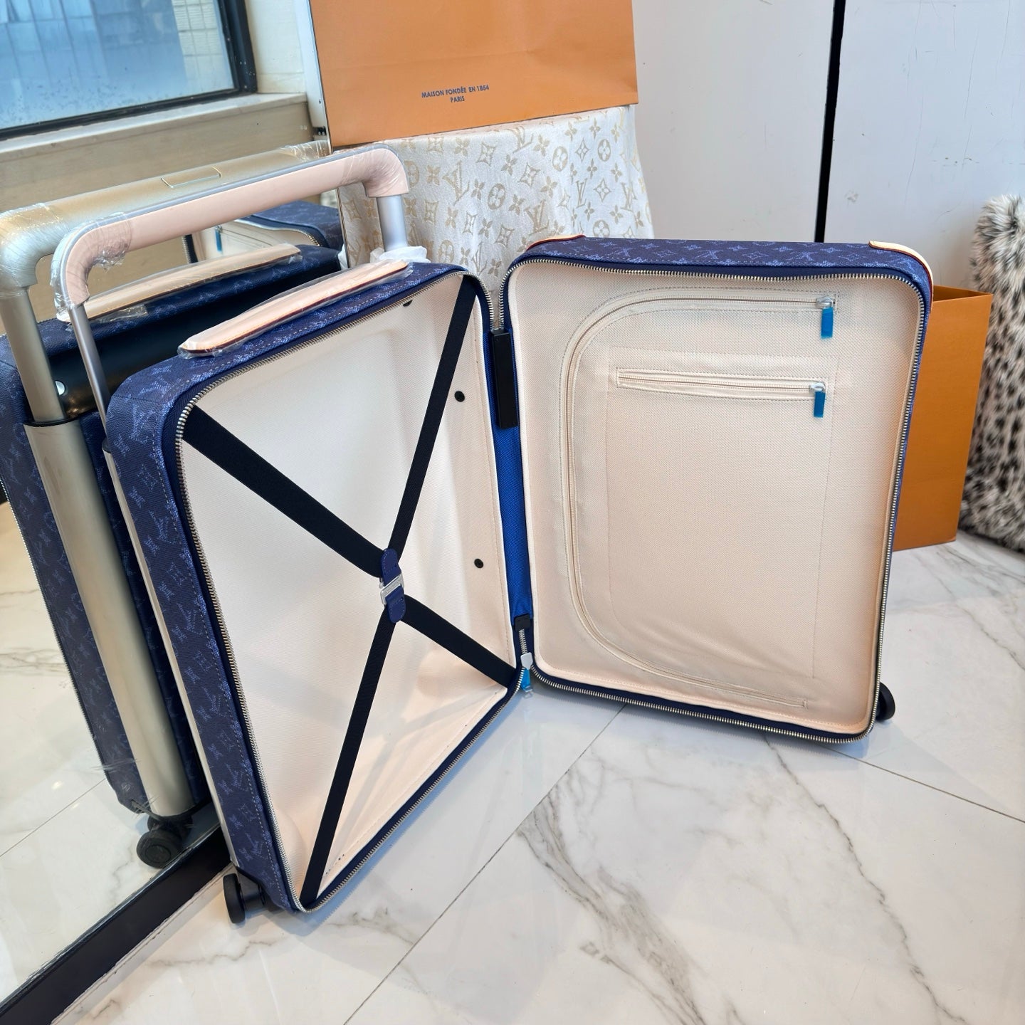 CUSTOM BLUE HERITAGE CABIN 37L HORIZON 55 SUITCASE