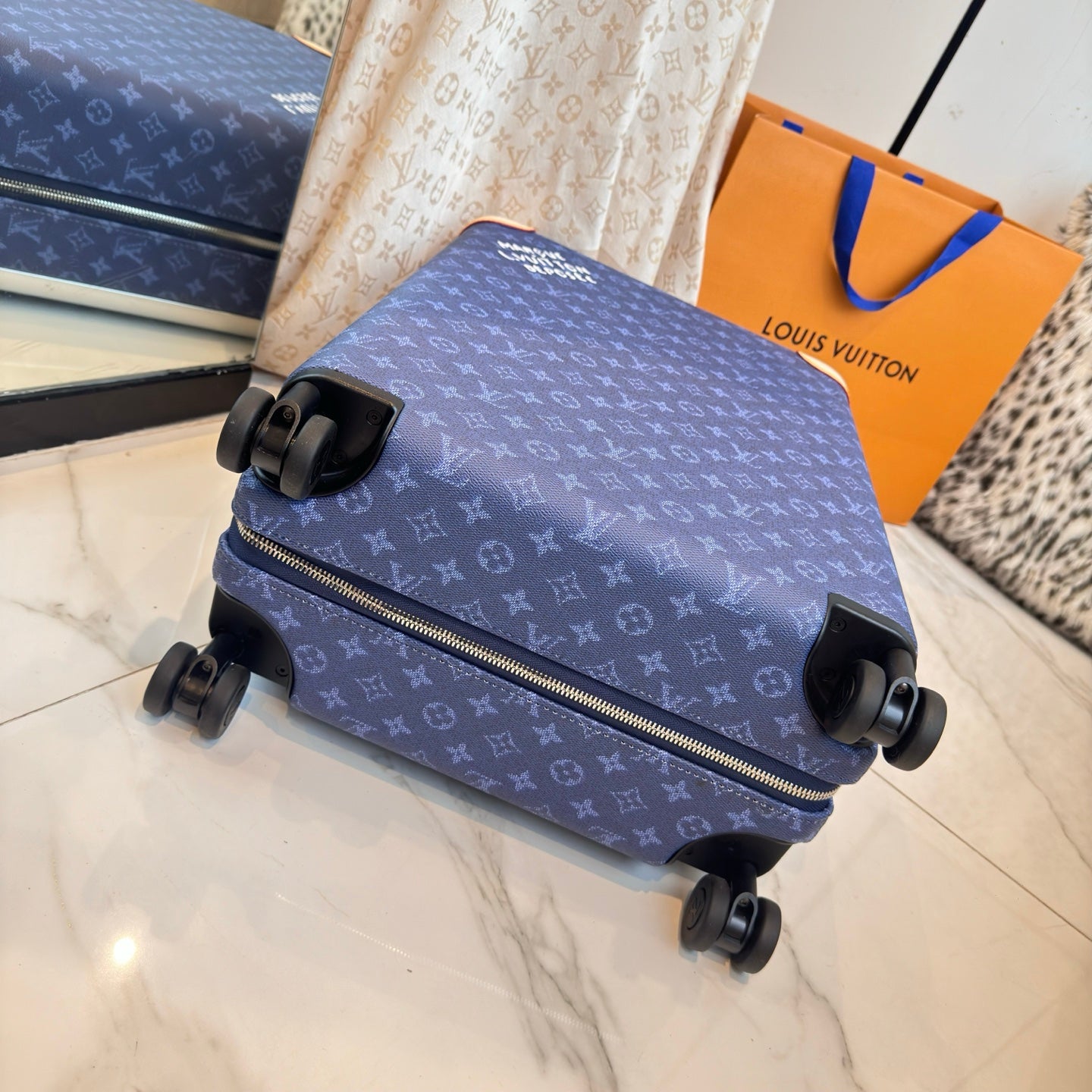 CUSTOM BLUE HERITAGE CABIN 37L HORIZON 55 SUITCASE