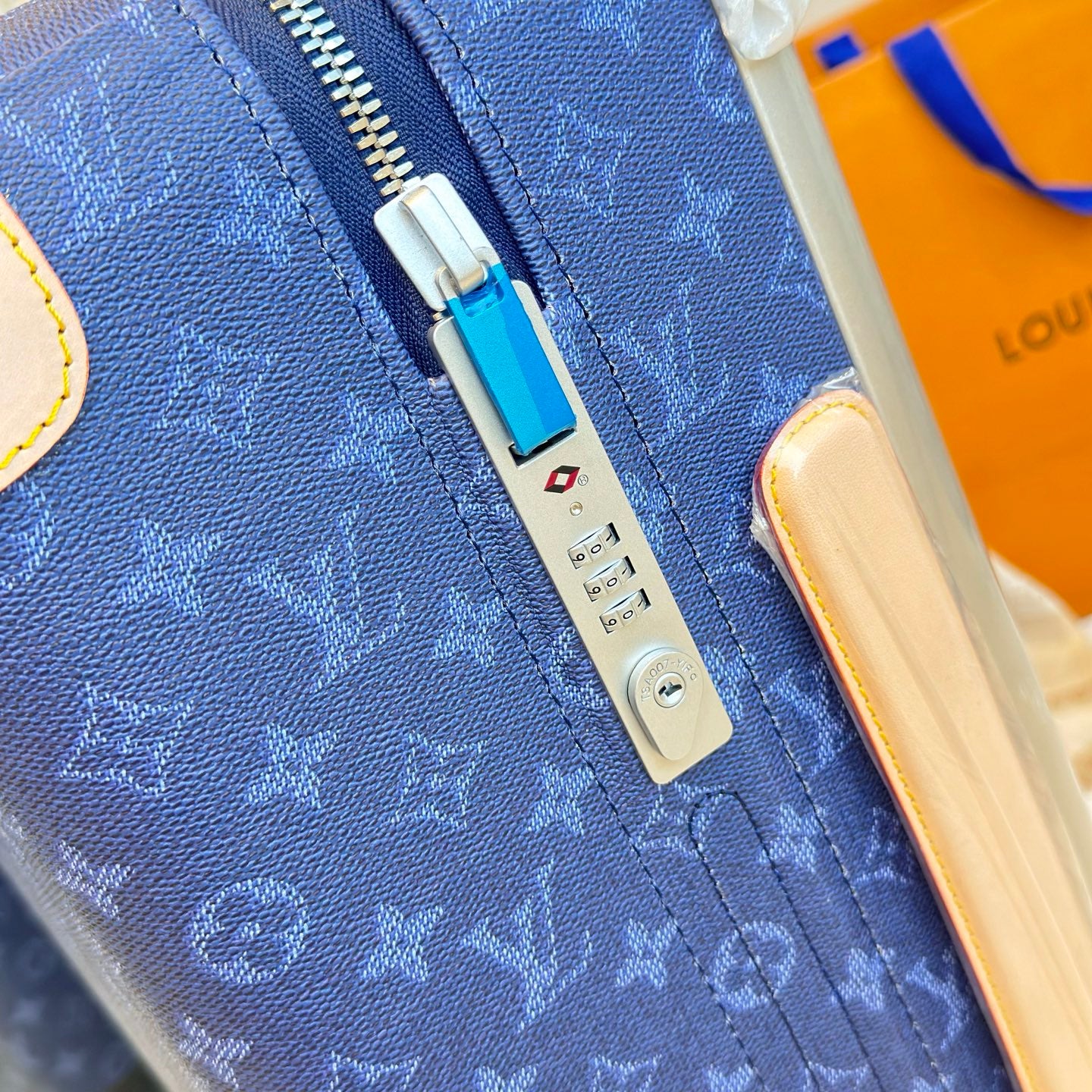 CUSTOM BLUE HERITAGE CABIN 37L HORIZON 55 SUITCASE