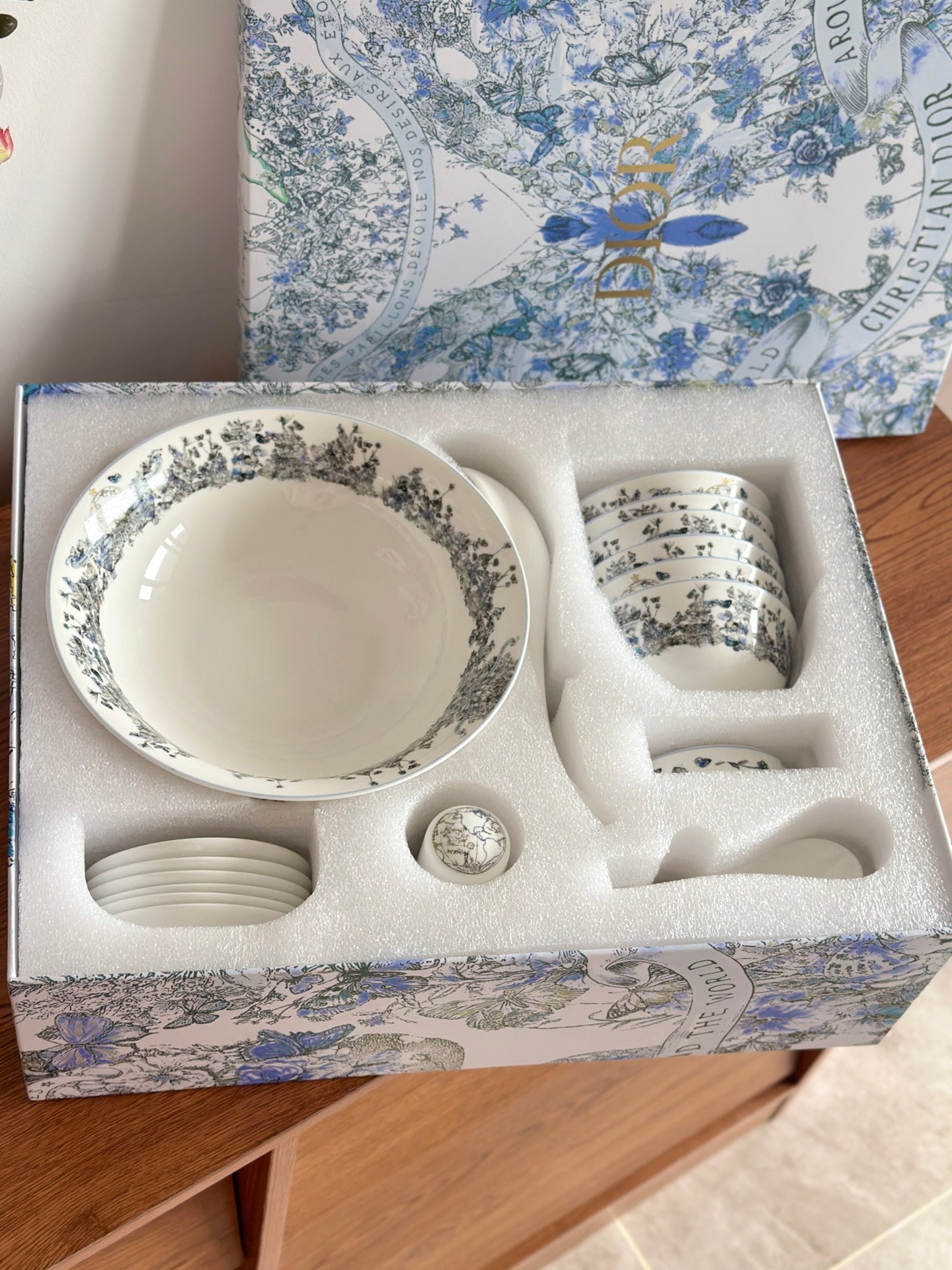 CUSTOM DIOR DINING TABLEWARE SET