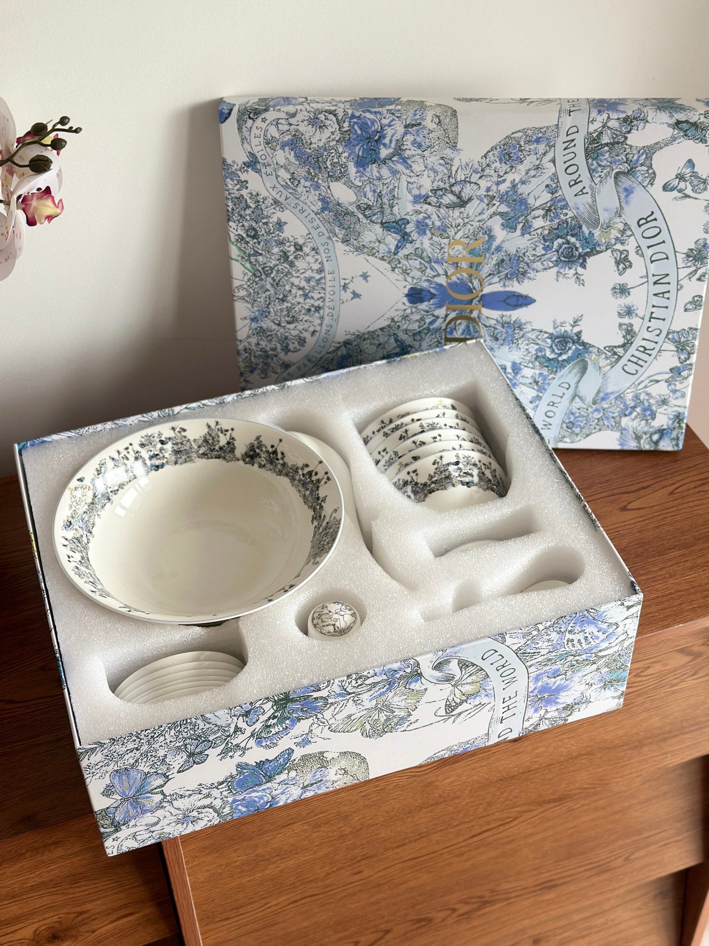 CUSTOM DIOR DINING TABLEWARE SET