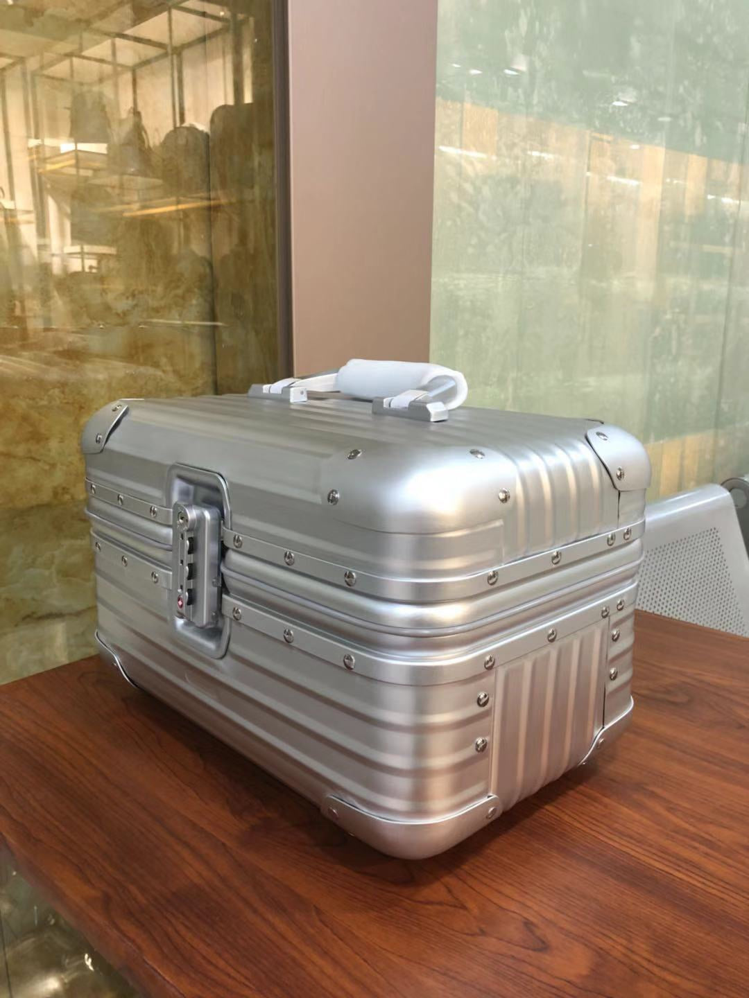 RIMOWA SILVER VANITY CASE