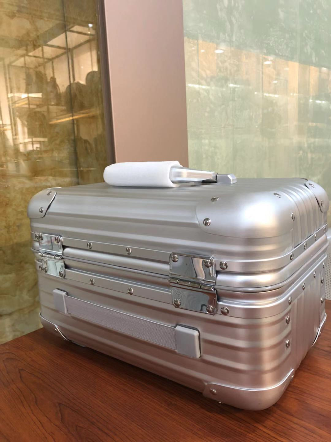 RIMOWA SILVER VANITY CASE