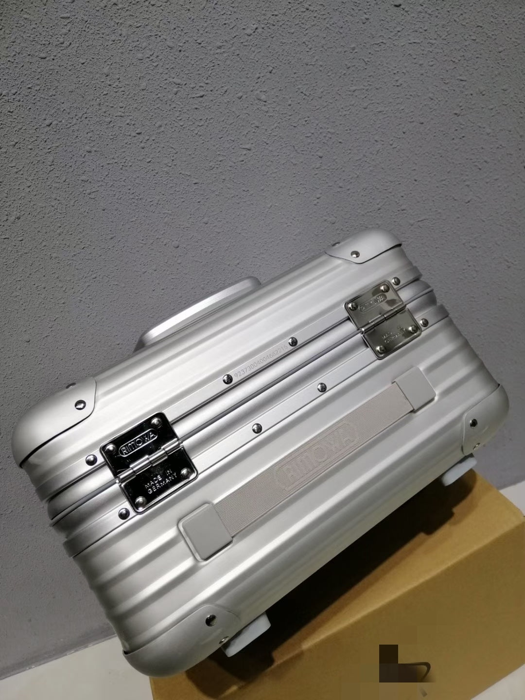 RIMOWA SILVER VANITY CASE