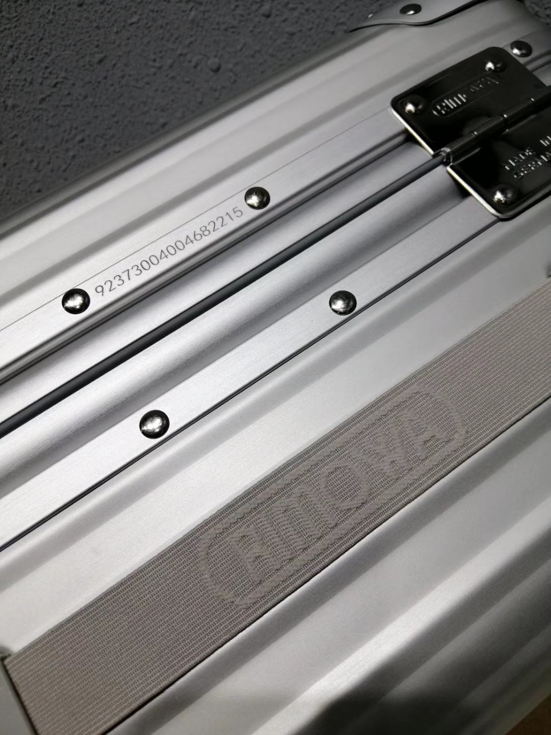 RIMOWA SILVER VANITY CASE