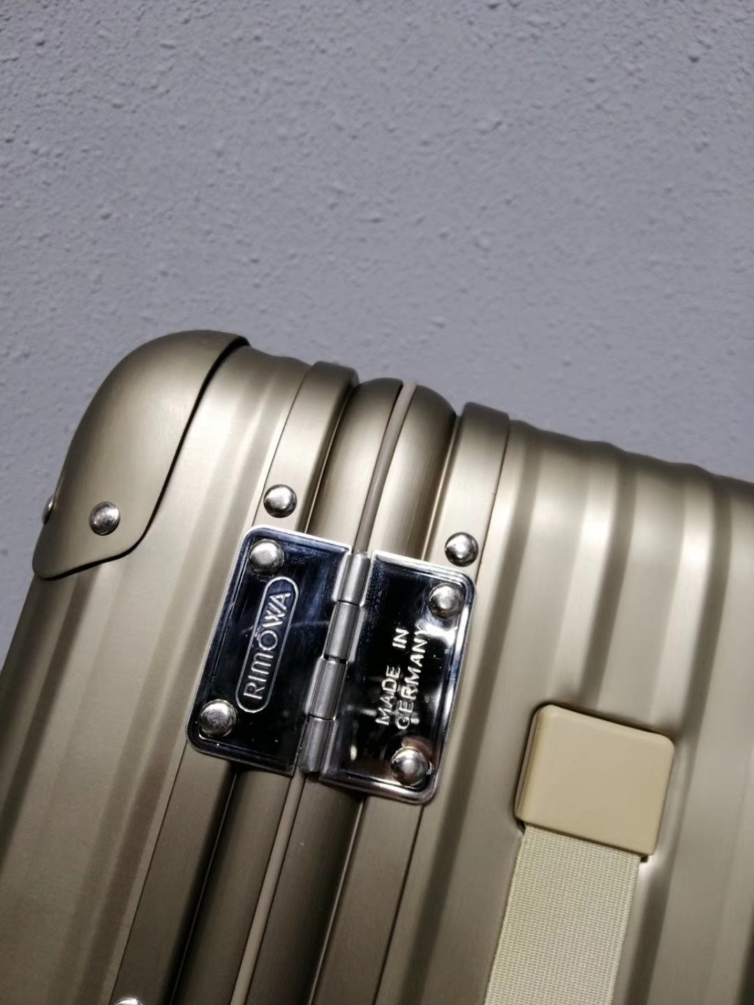 RIMOWA TOPAS VANITY CASE
