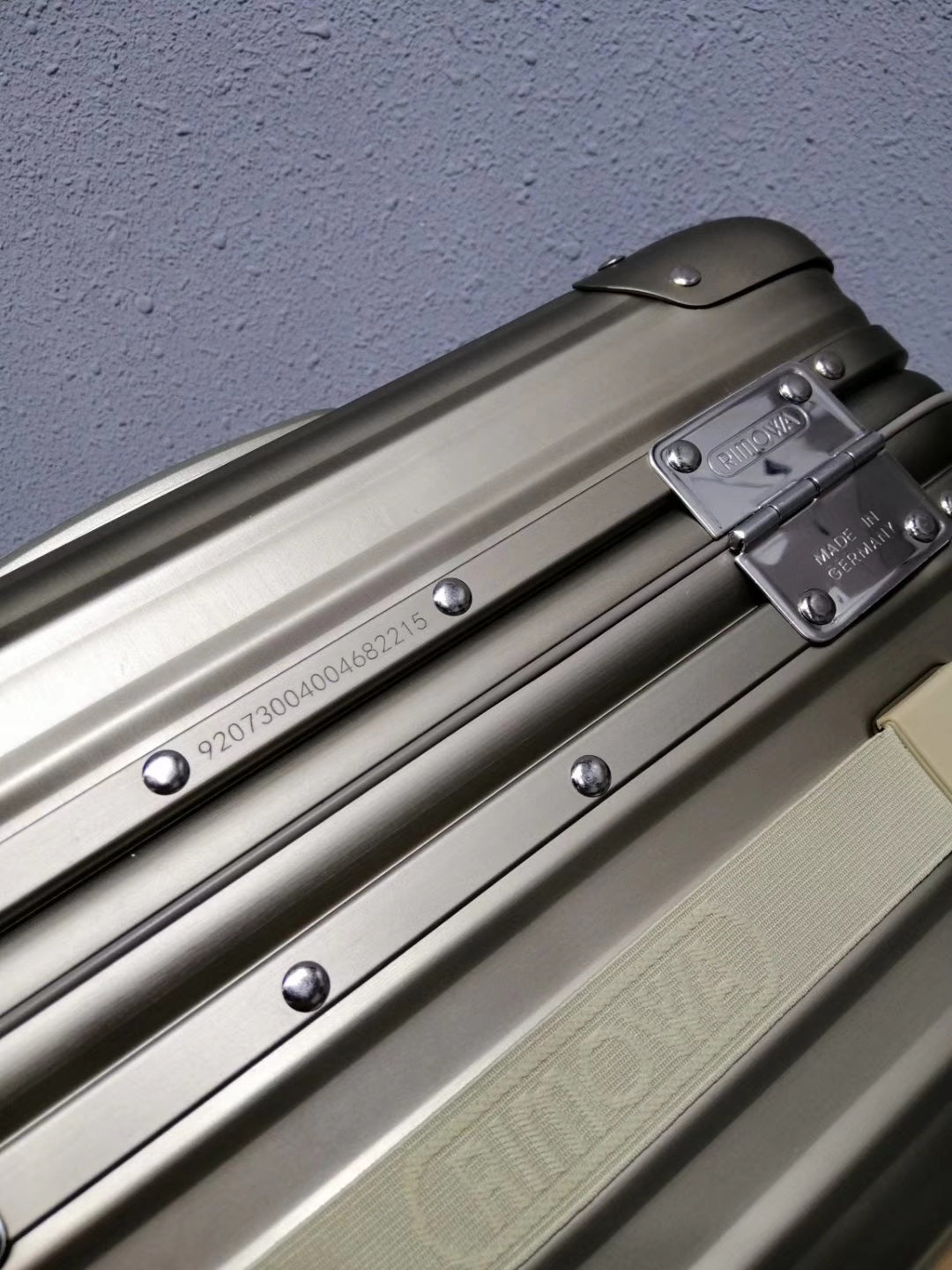 RIMOWA TOPAS VANITY CASE