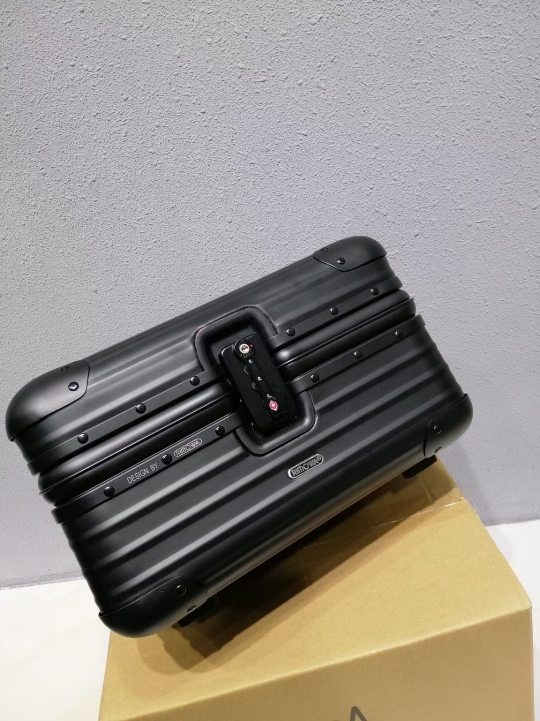RIMOWA BLACK VANITY CASE