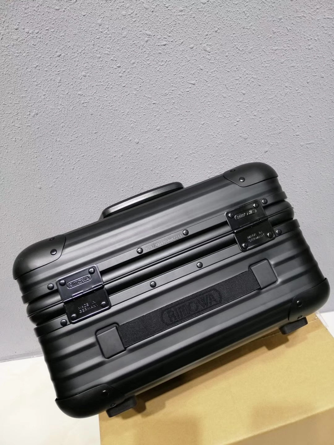RIMOWA BLACK VANITY CASE