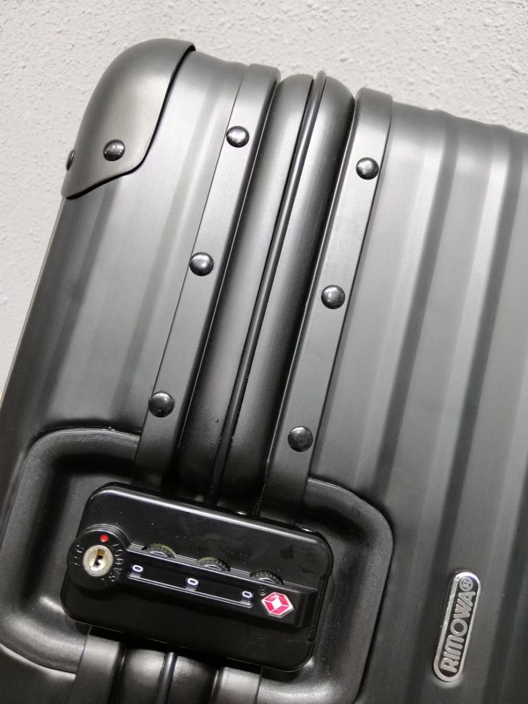 RIMOWA BLACK VANITY CASE