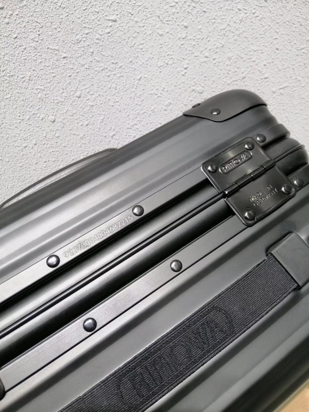 RIMOWA BLACK VANITY CASE