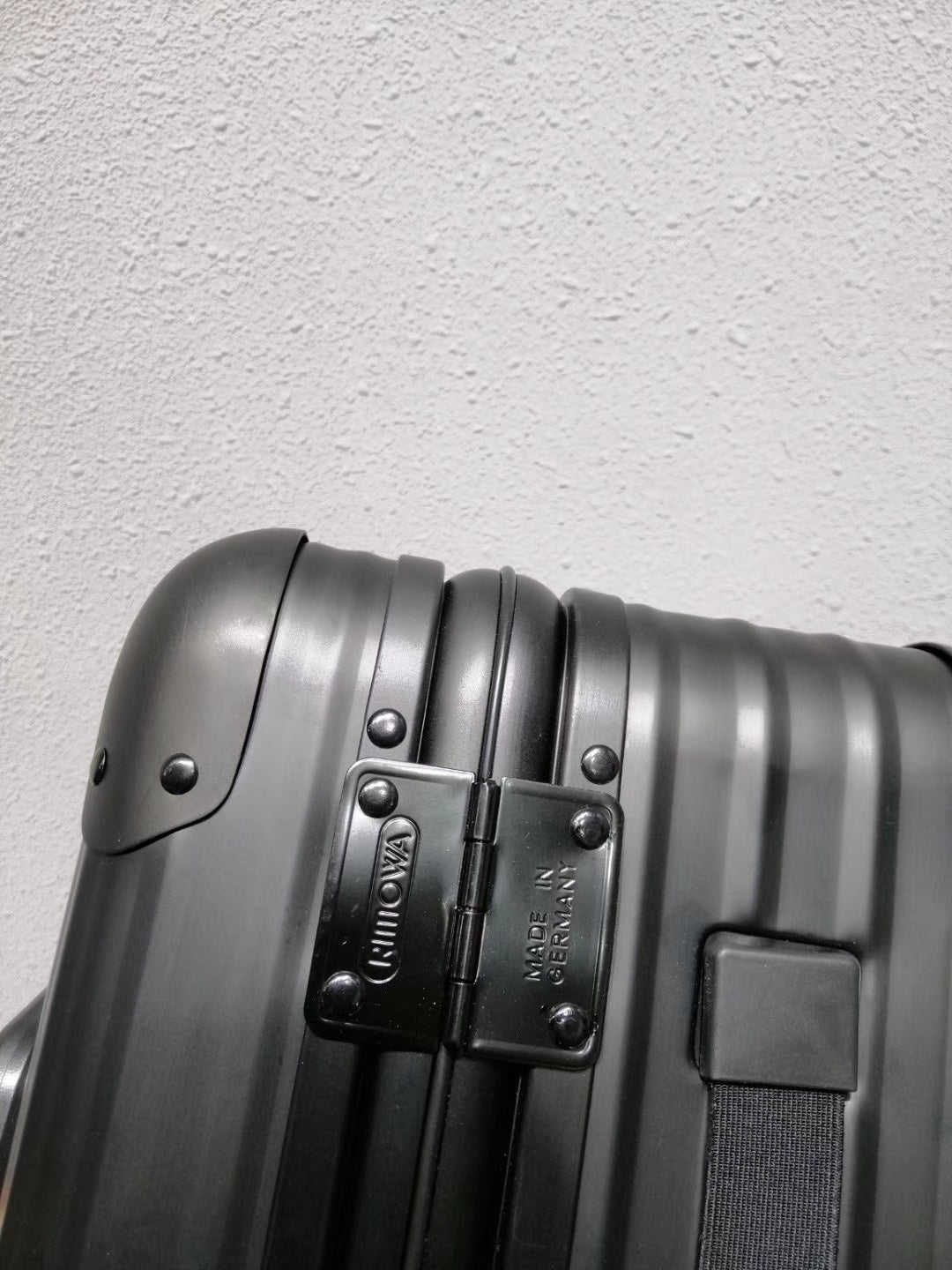 RIMOWA BLACK VANITY CASE