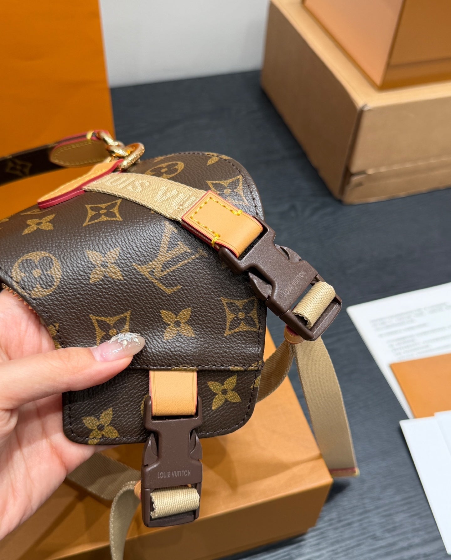 LV DOG HARNESS AND LEASH (BROWN)
