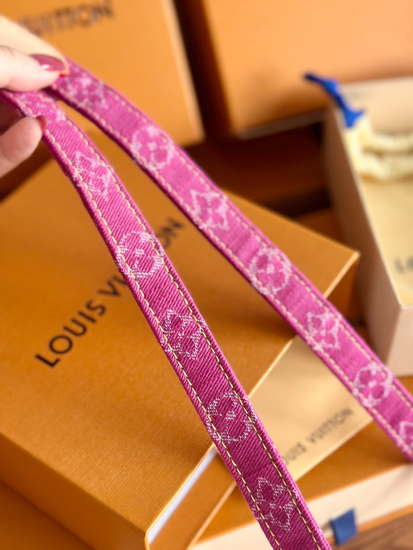 LV DOG HARNESS AND LEASH (PINK DENIM)