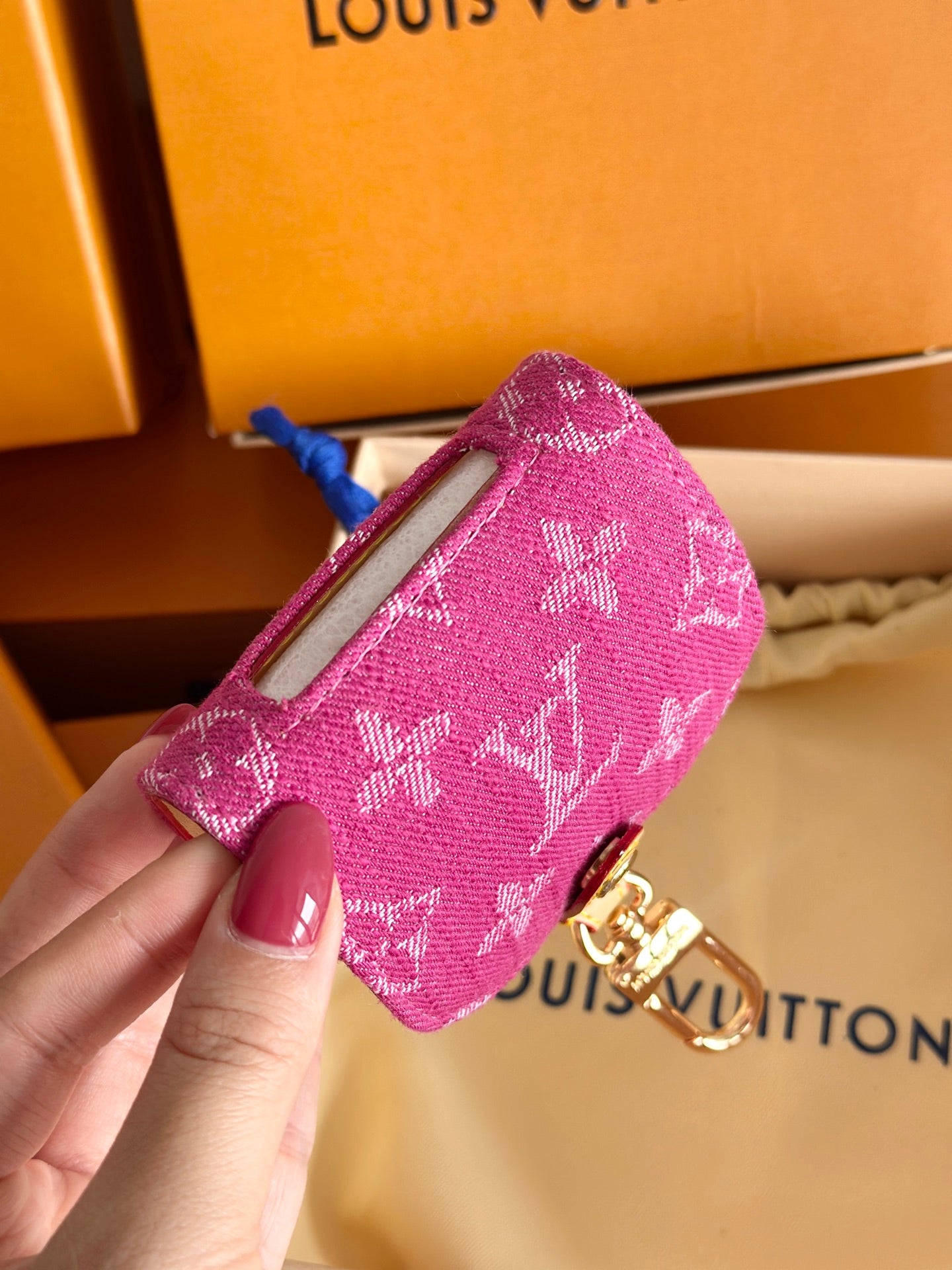 LV DOG HARNESS AND LEASH (PINK DENIM)