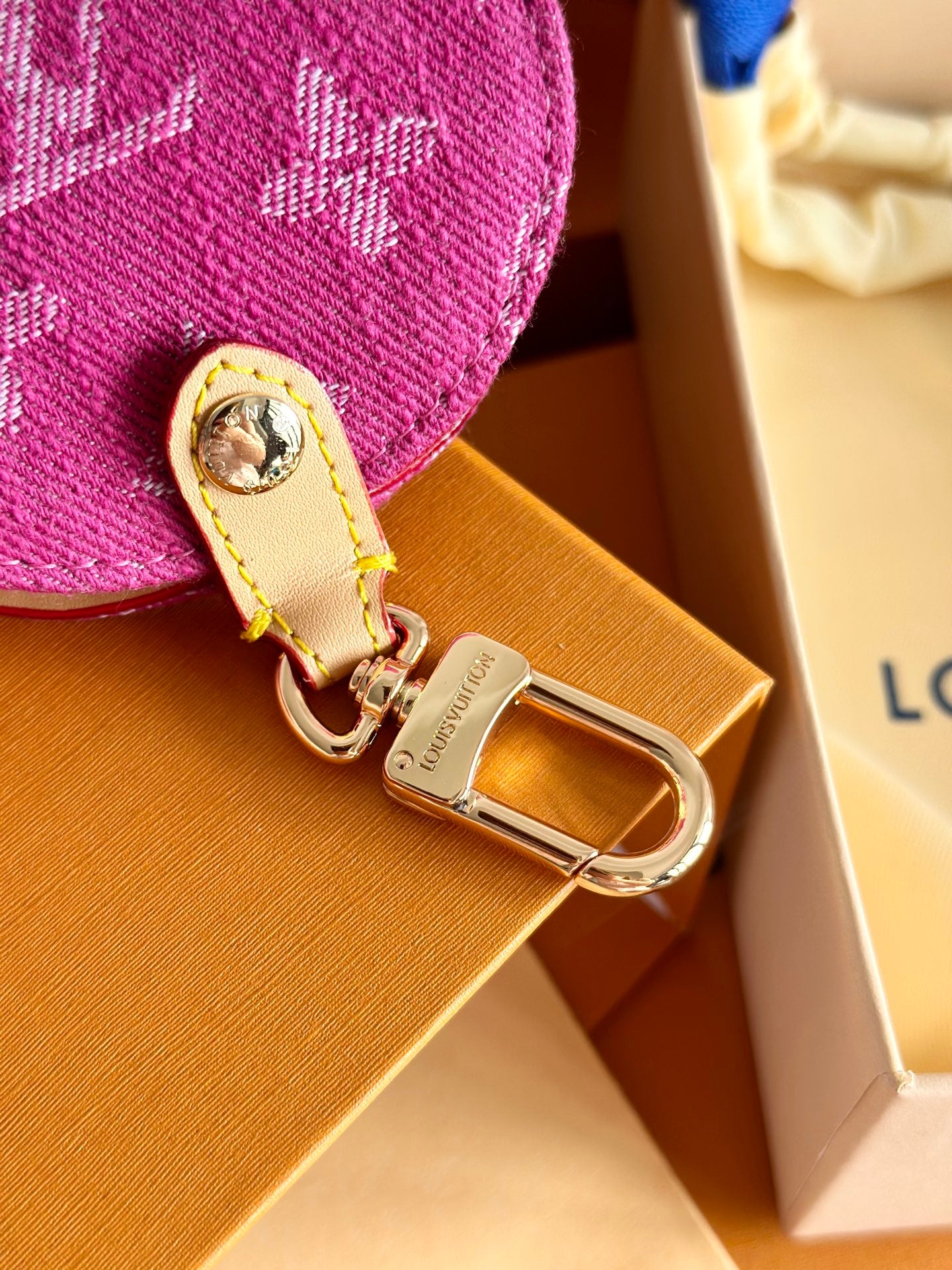 LV DOG HARNESS AND LEASH (PINK DENIM)