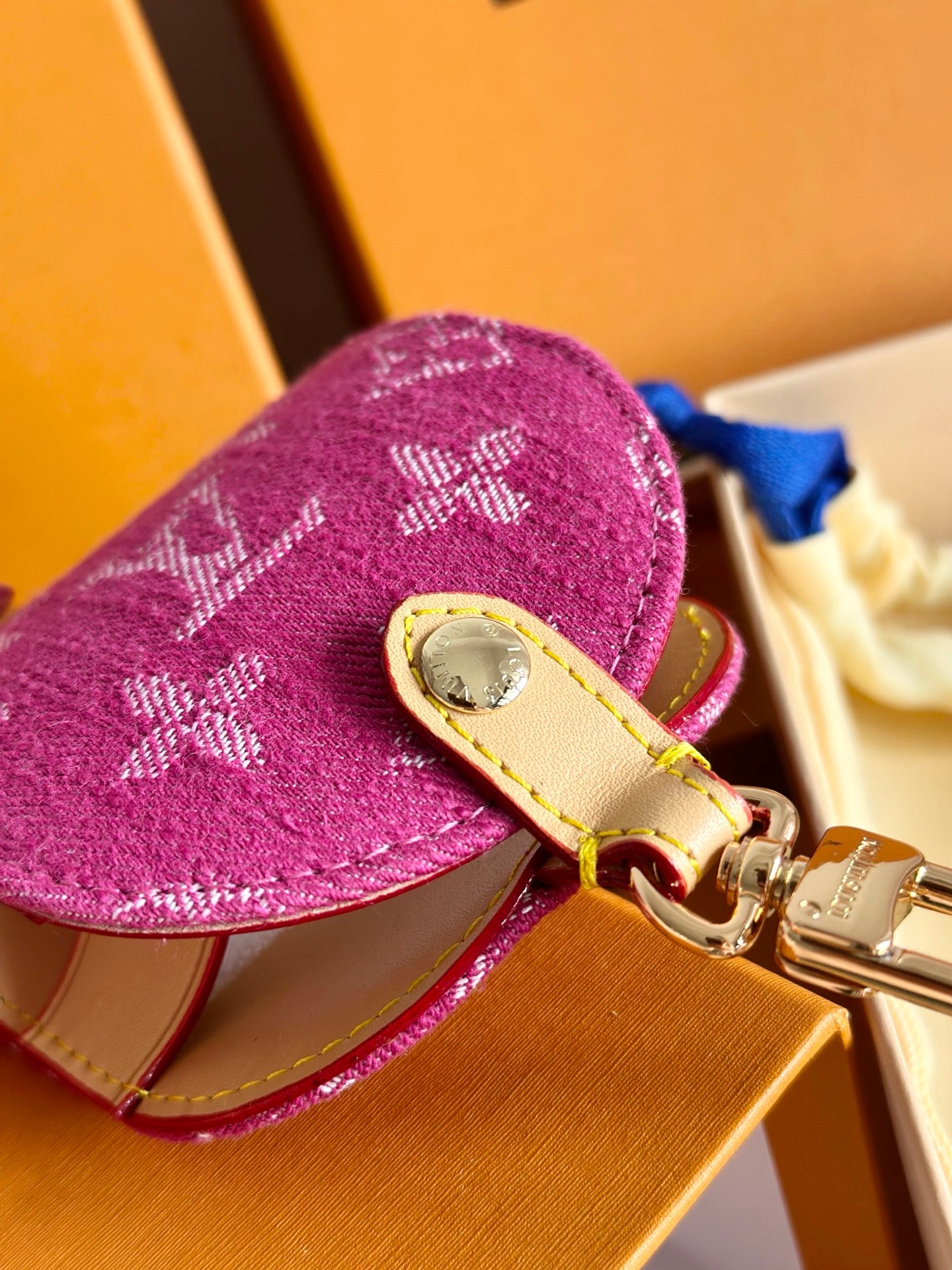 LV DOG HARNESS AND LEASH (PINK DENIM)