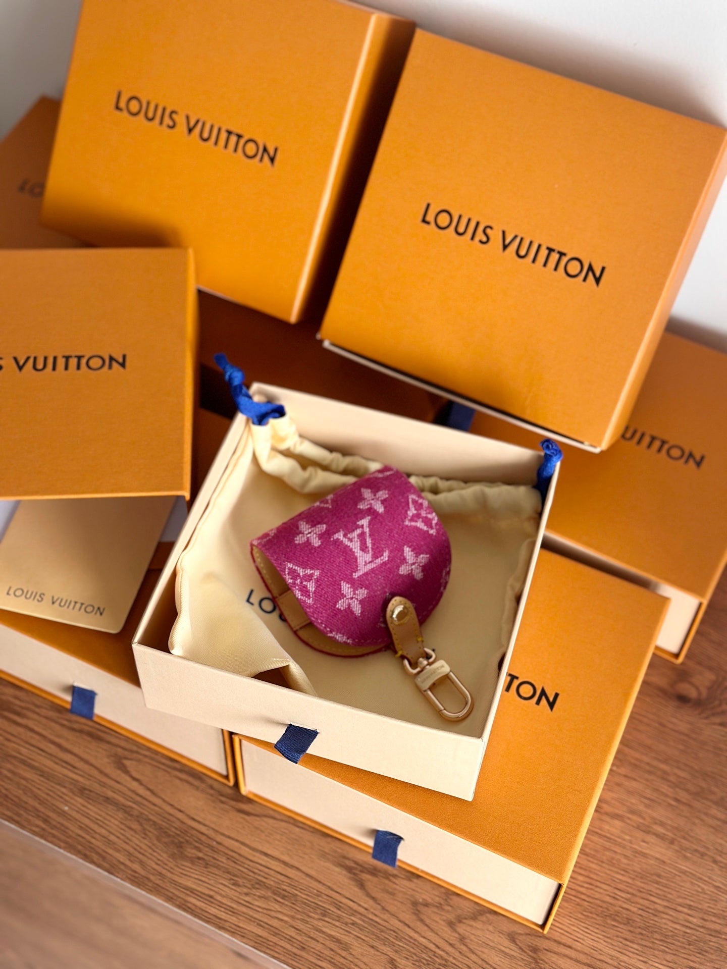 LV DOG HARNESS AND LEASH (PINK DENIM)