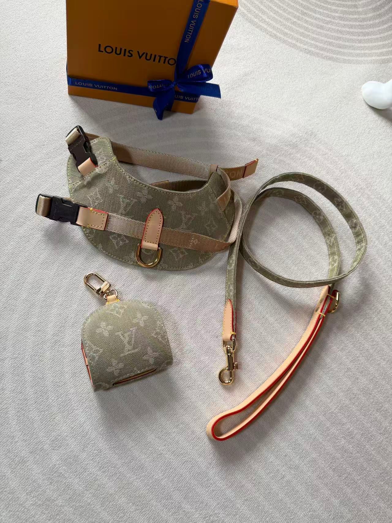 LV DOG HARNESS AND LEASH (BROWN DENIM)