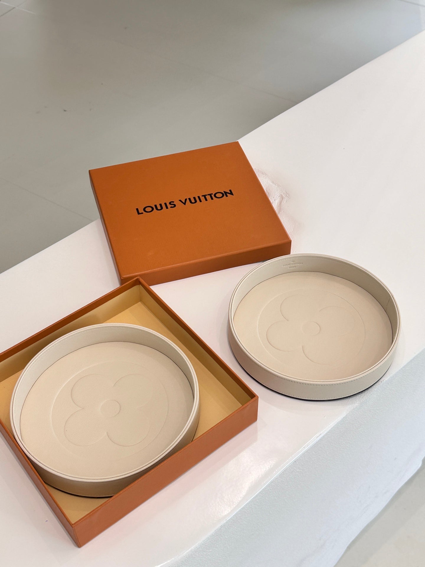 CUSTOM LV FLORA ROUND TRAY