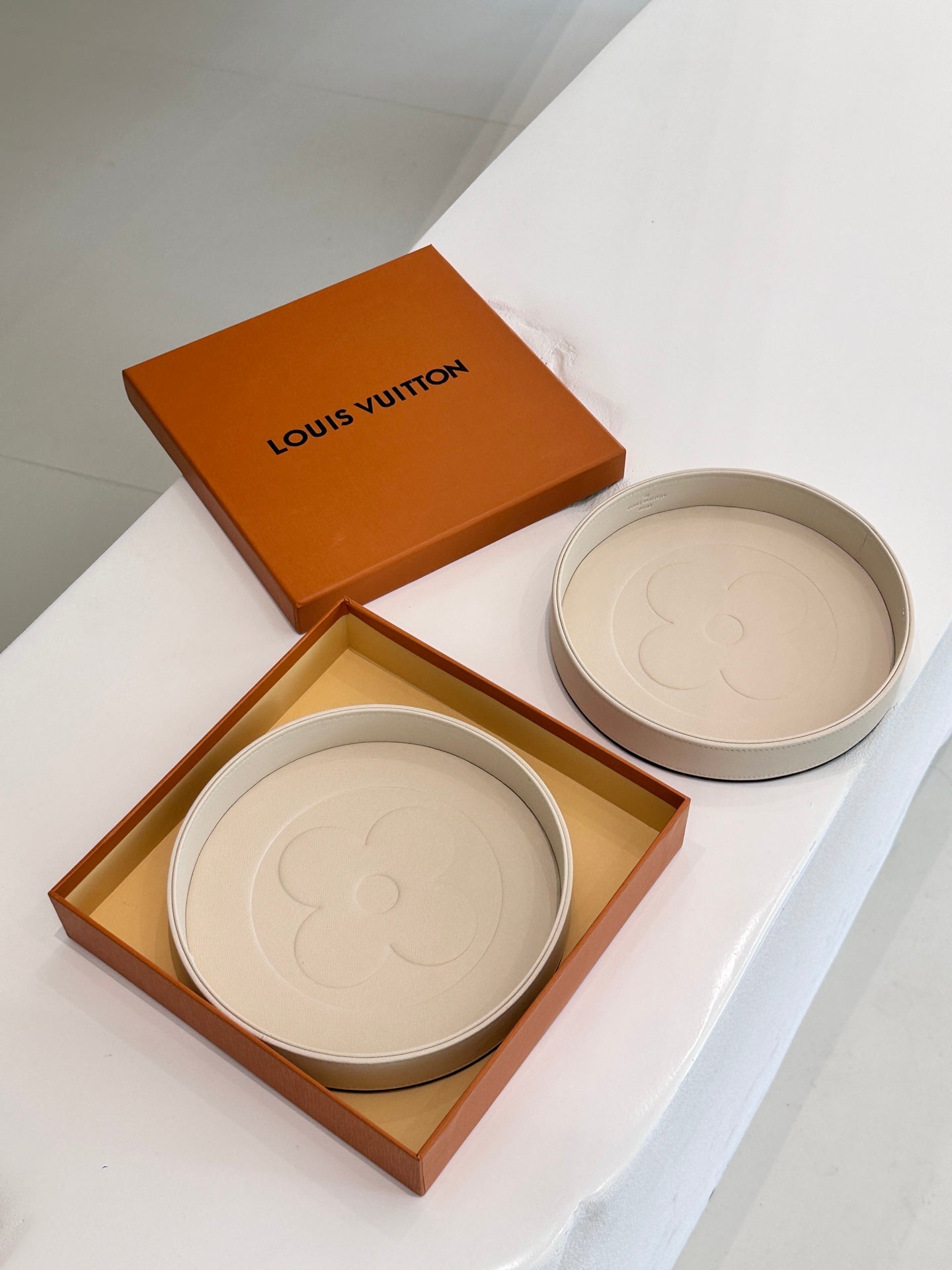 CUSTOM LV FLORA ROUND TRAY