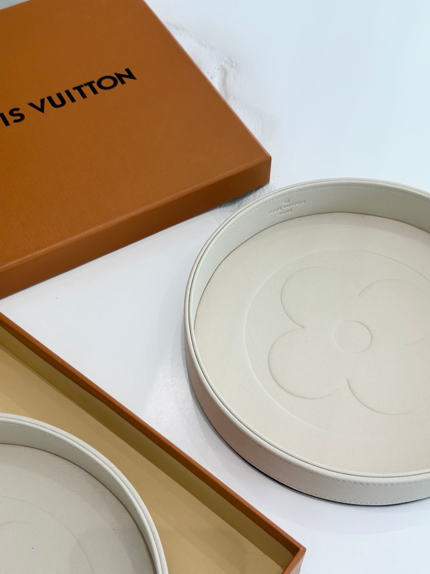 CUSTOM LV FLORA ROUND TRAY