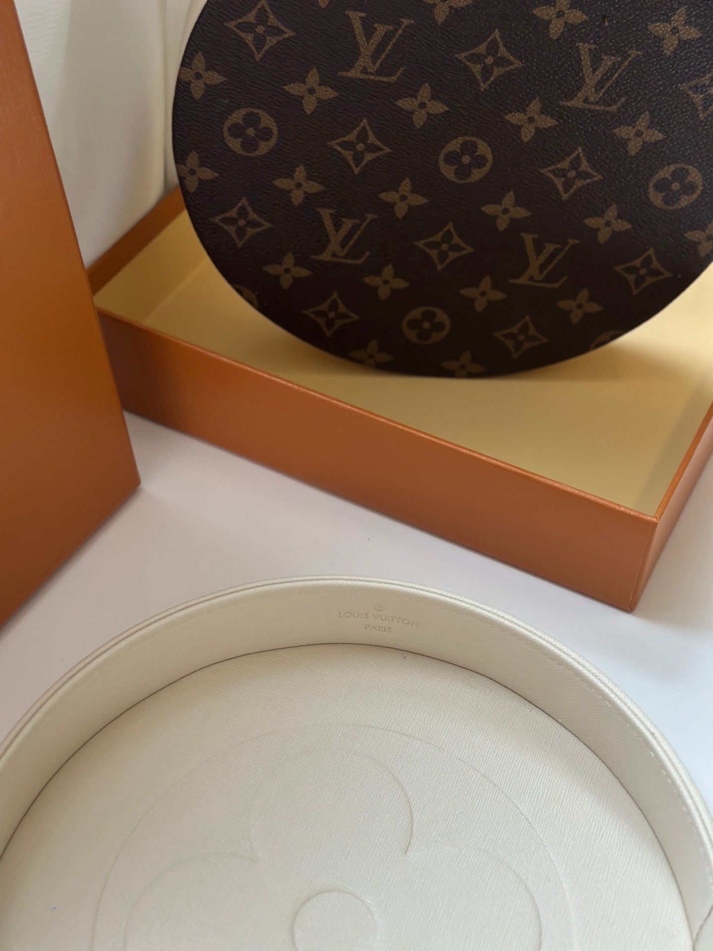CUSTOM LV FLORA ROUND TRAY