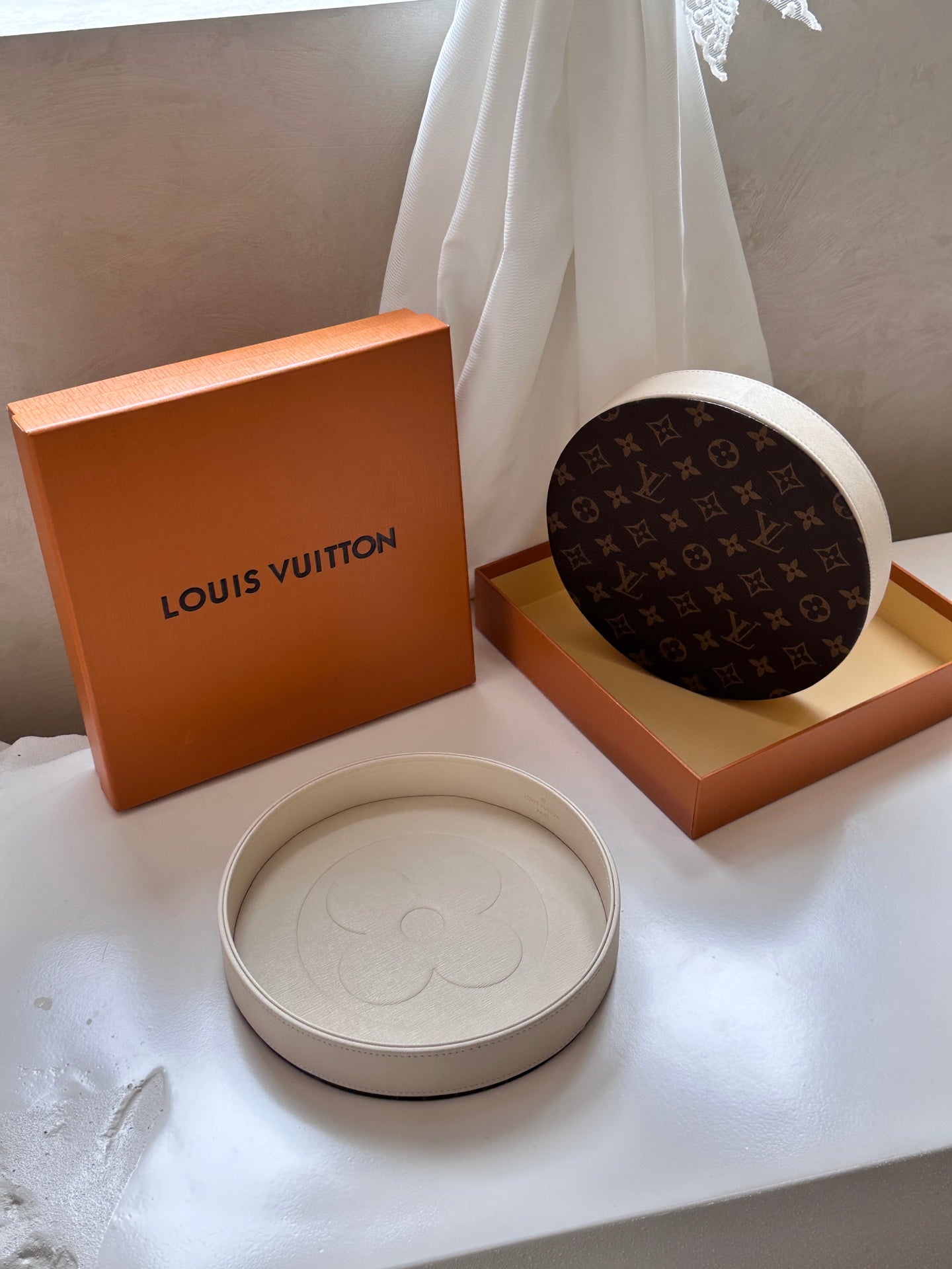 CUSTOM LV FLORA ROUND TRAY