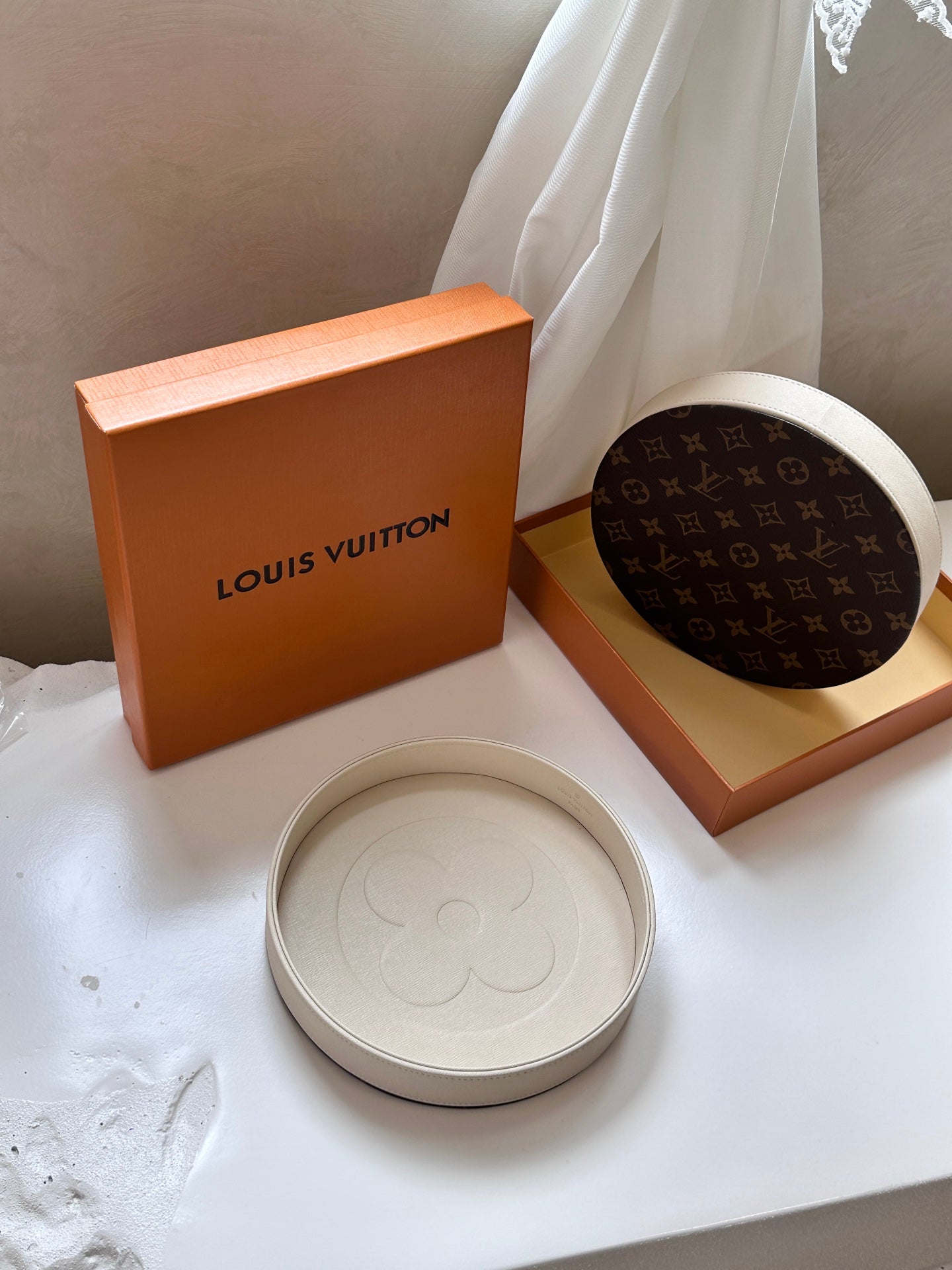 CUSTOM LV FLORA ROUND TRAY