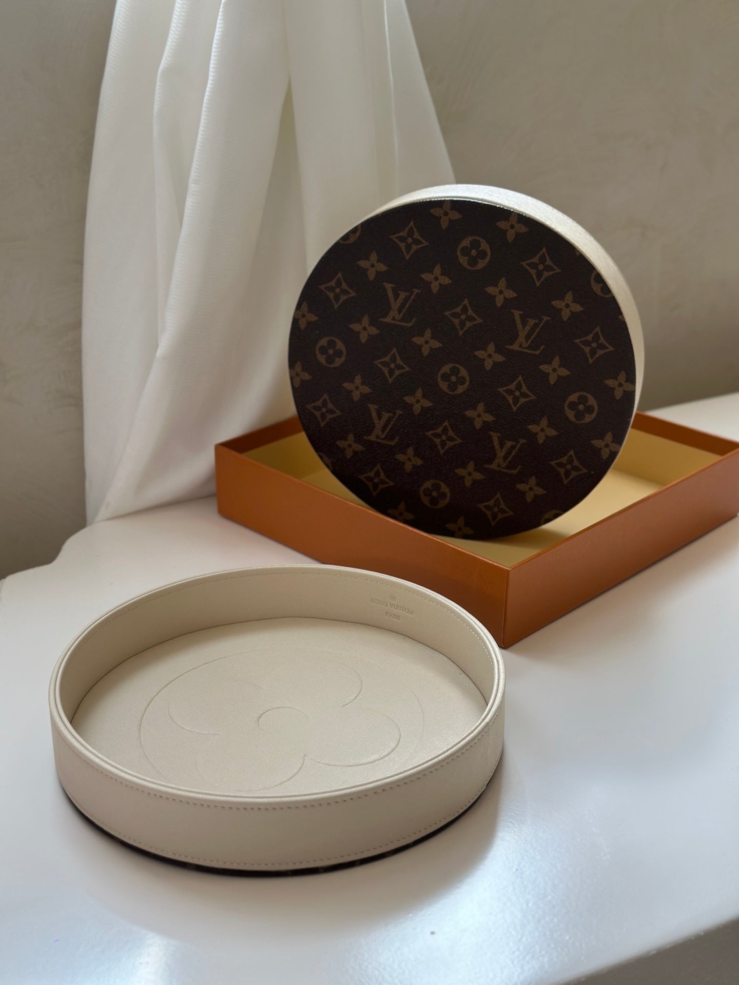 CUSTOM LV FLORA ROUND TRAY