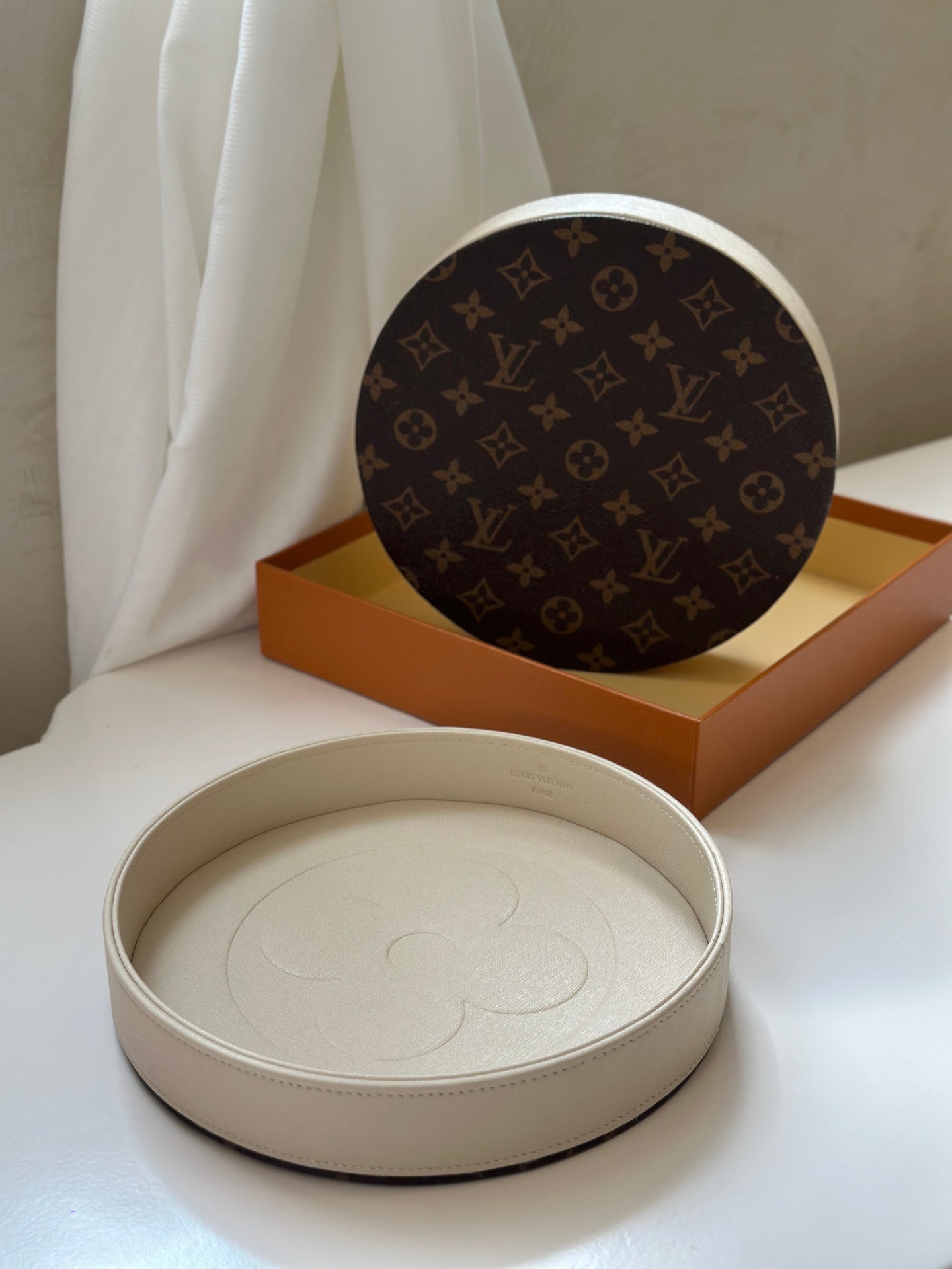 CUSTOM LV FLORA ROUND TRAY