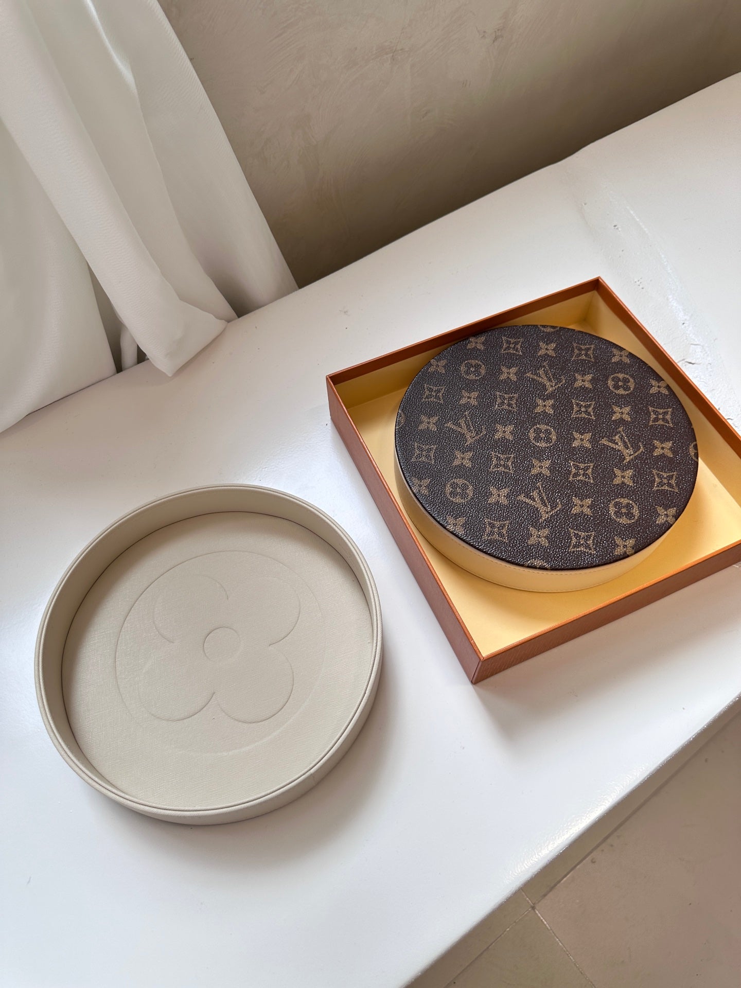 CUSTOM LV FLORA ROUND TRAY