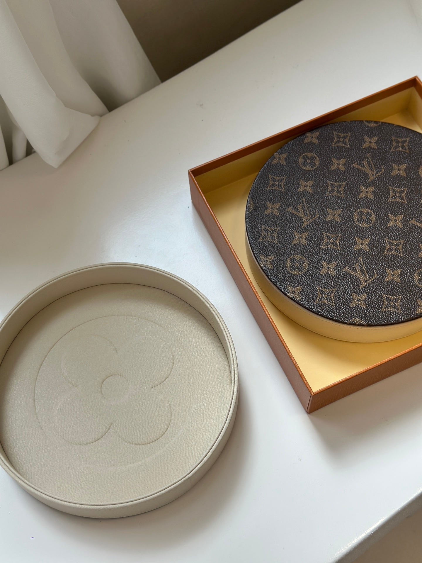 CUSTOM LV FLORA ROUND TRAY