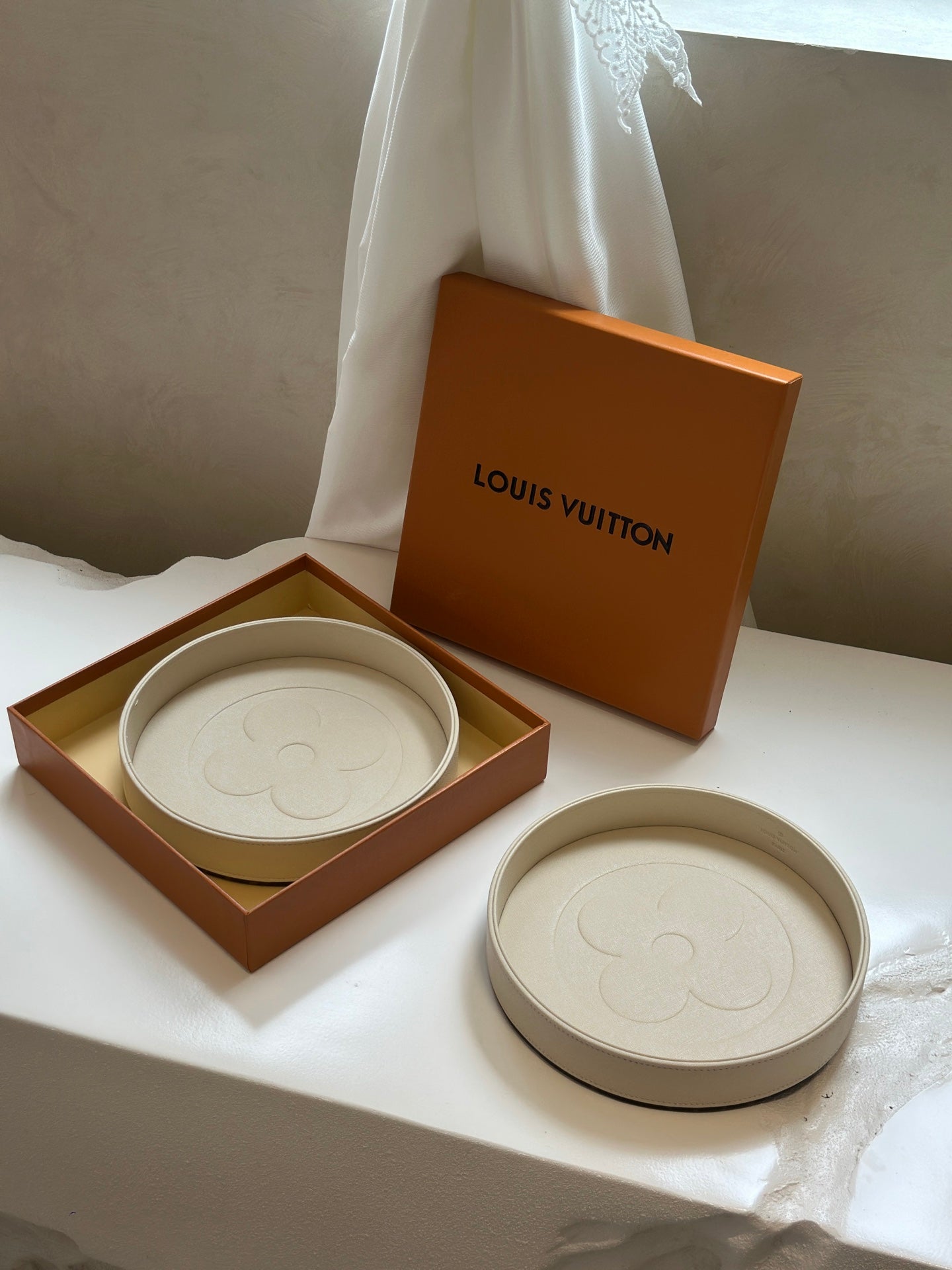 CUSTOM LV FLORA ROUND TRAY