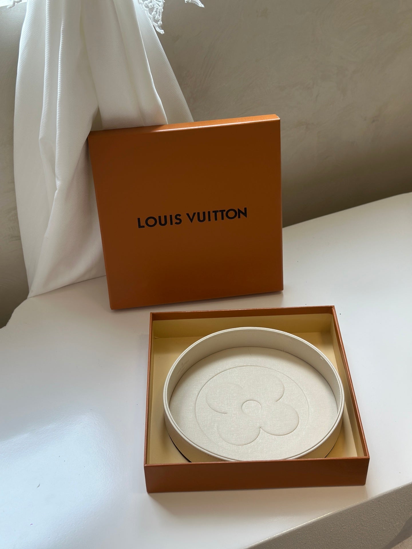 CUSTOM LV FLORA ROUND TRAY