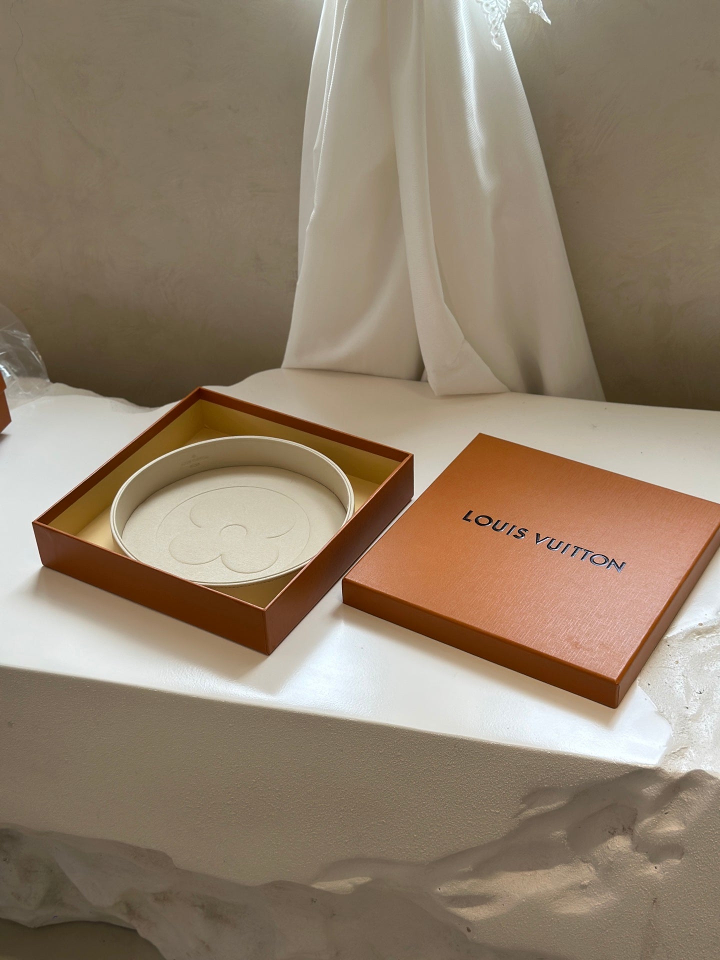CUSTOM LV FLORA ROUND TRAY