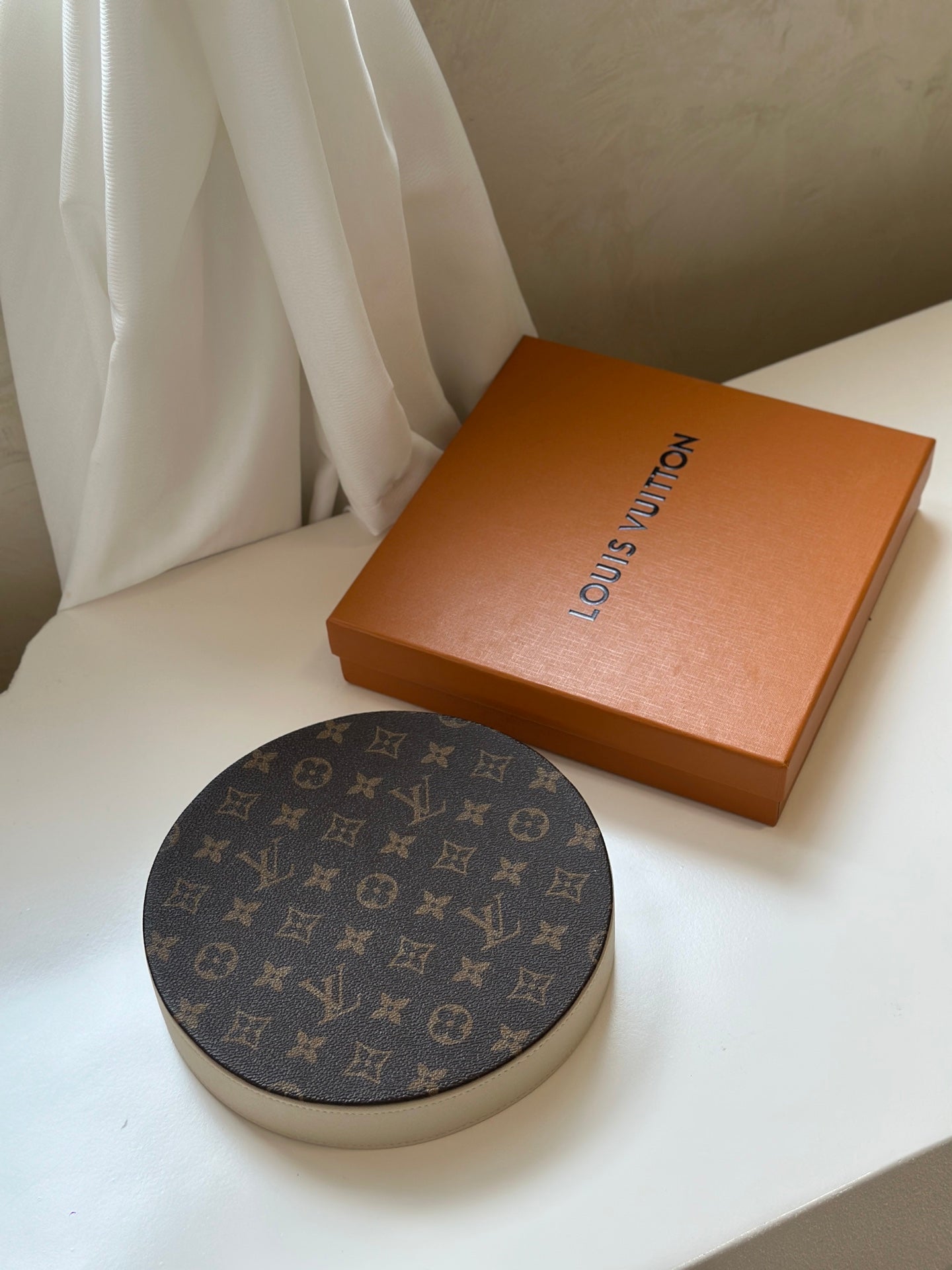 CUSTOM LV FLORA ROUND TRAY