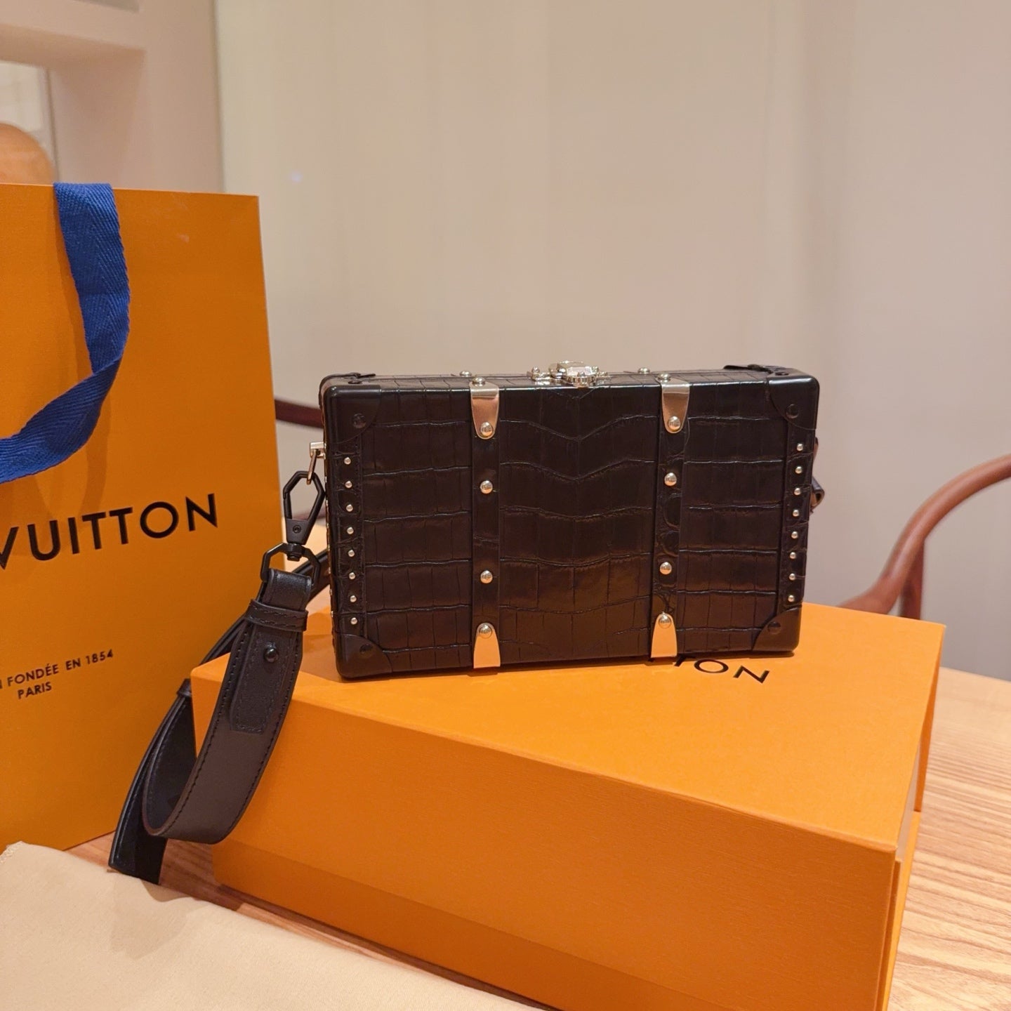 CUSTOM LV CIGAR CASE