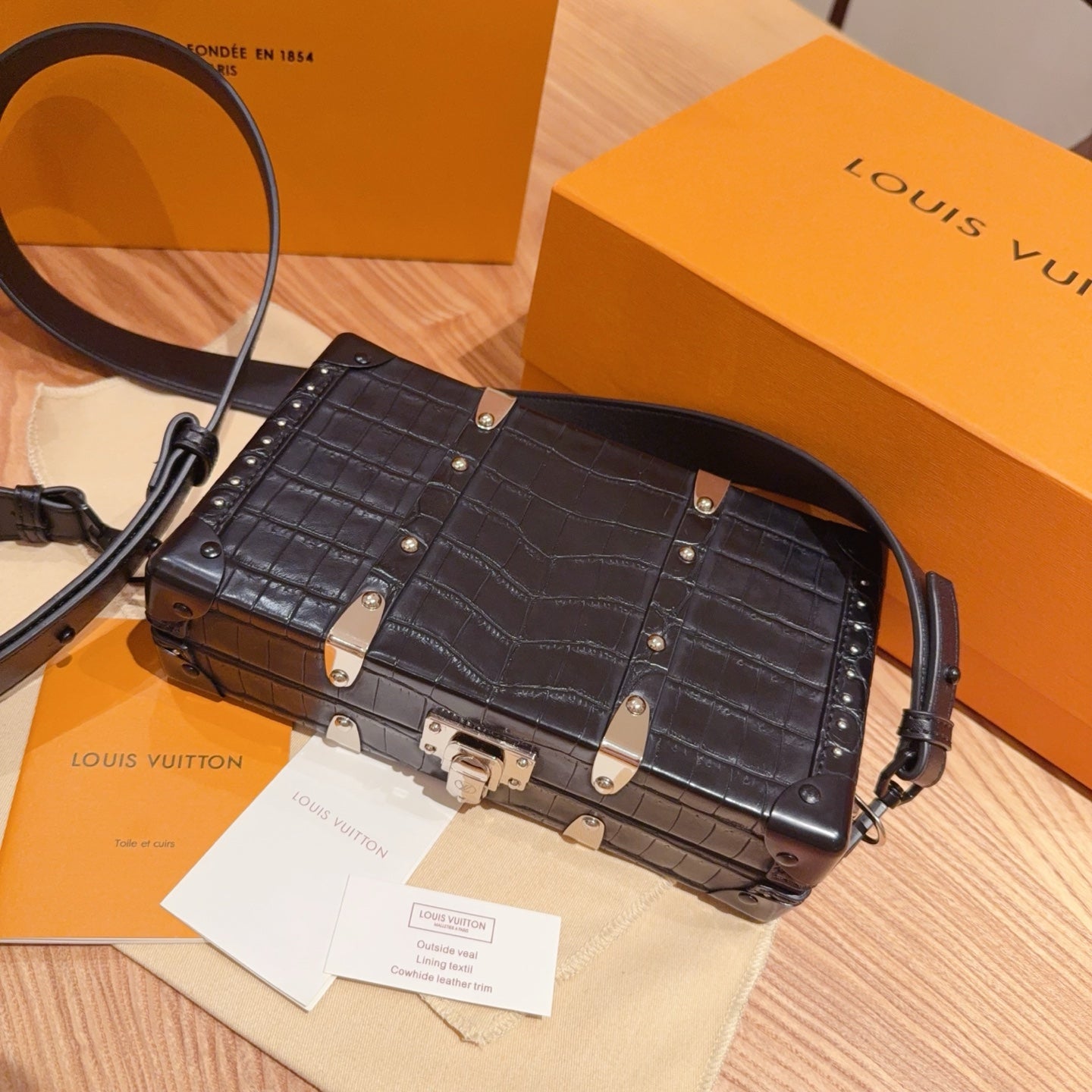 CUSTOM LV CIGAR CASE