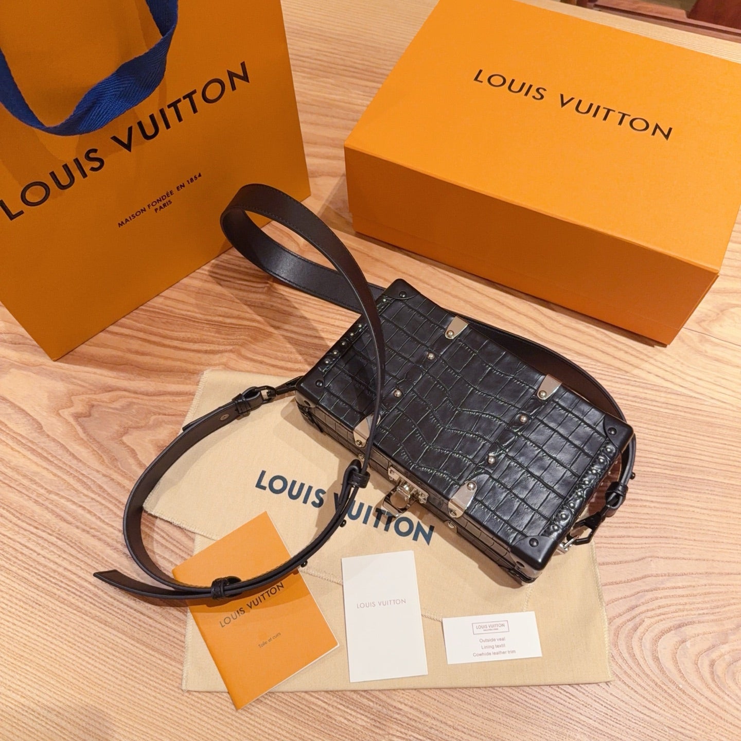 CUSTOM LV CIGAR CASE
